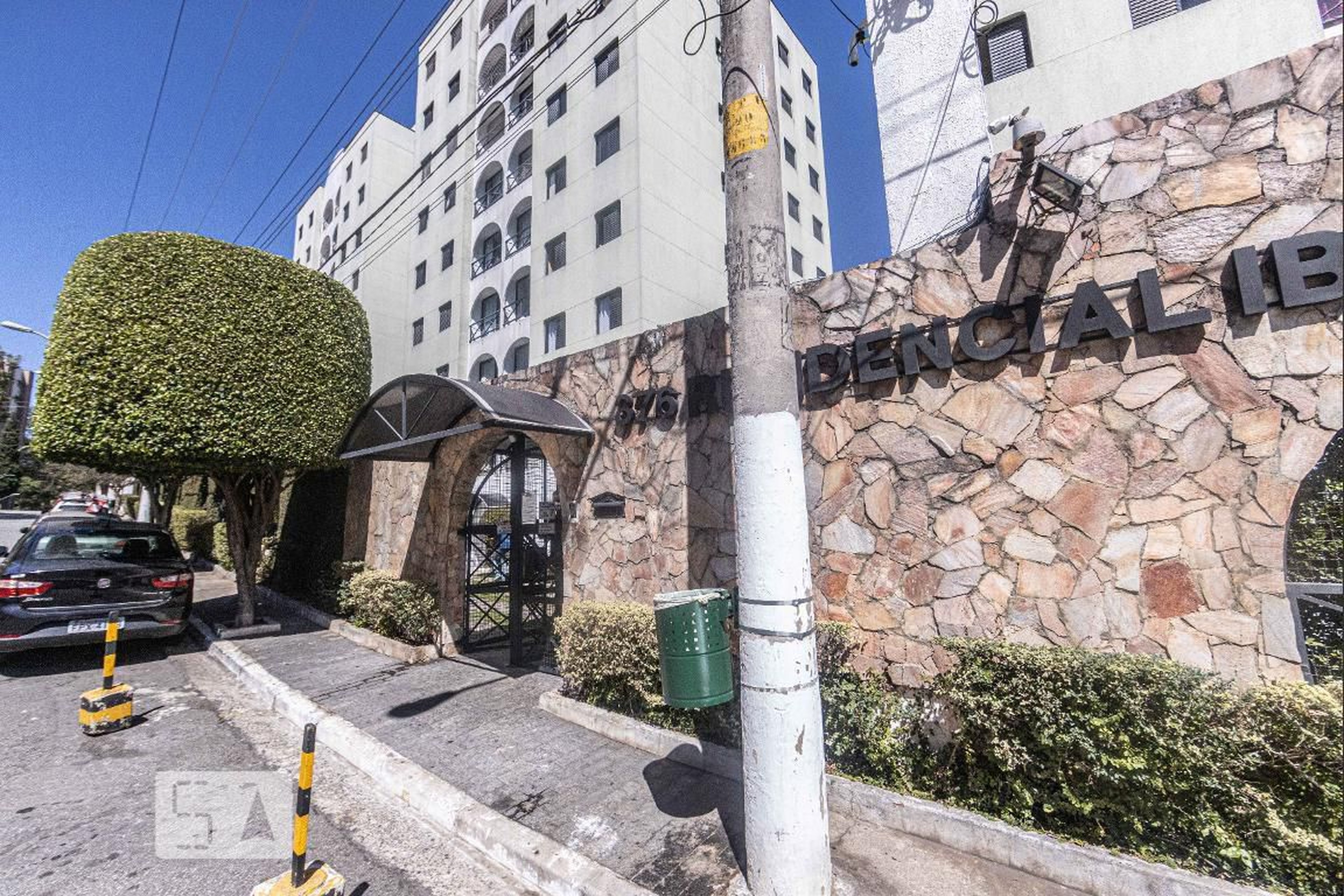 Fachada Condomínio em Rua Bruno Cavalcanti Feder, 276