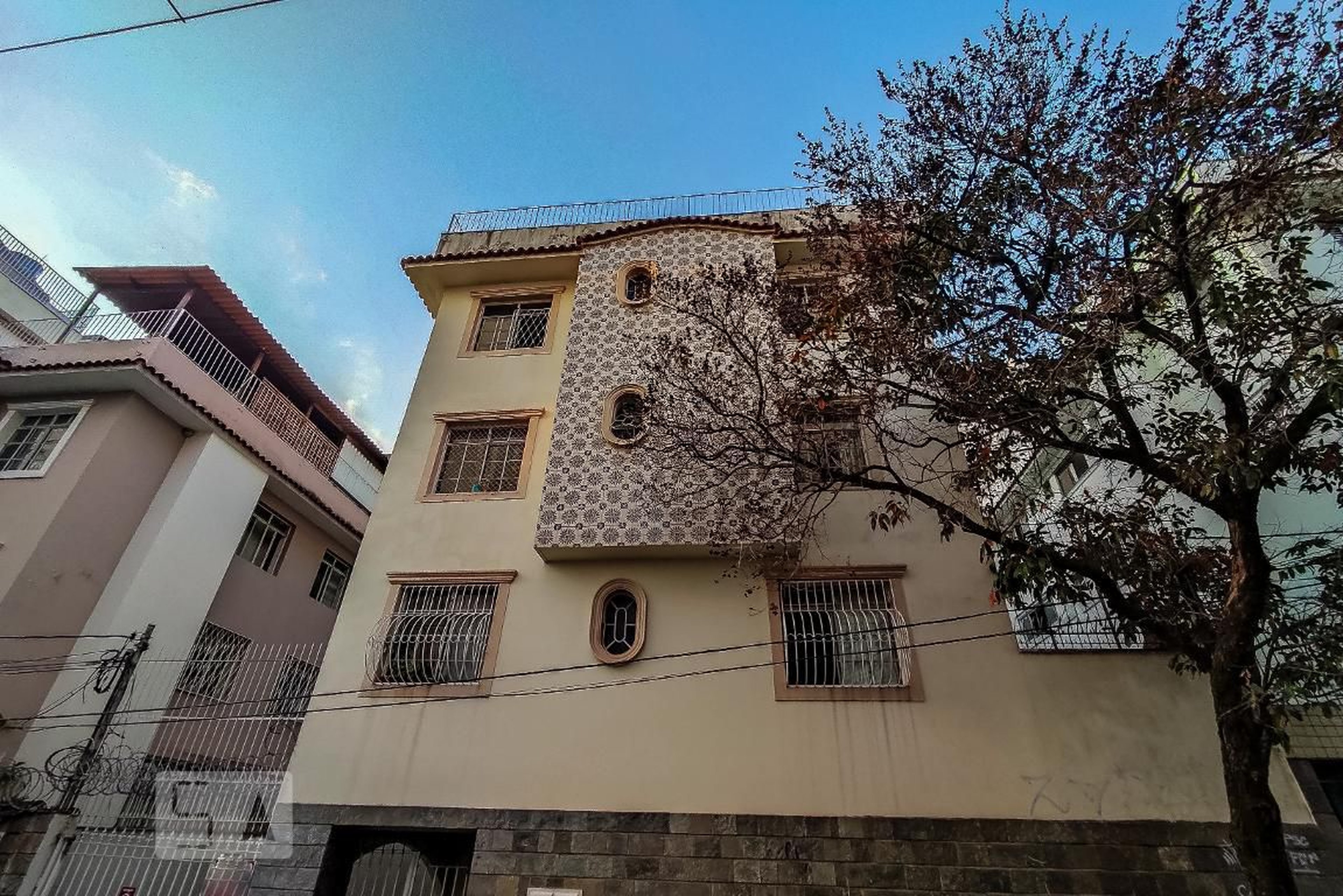 Fachada Condomínio em Rua Professor Aníbal de Matos, 347