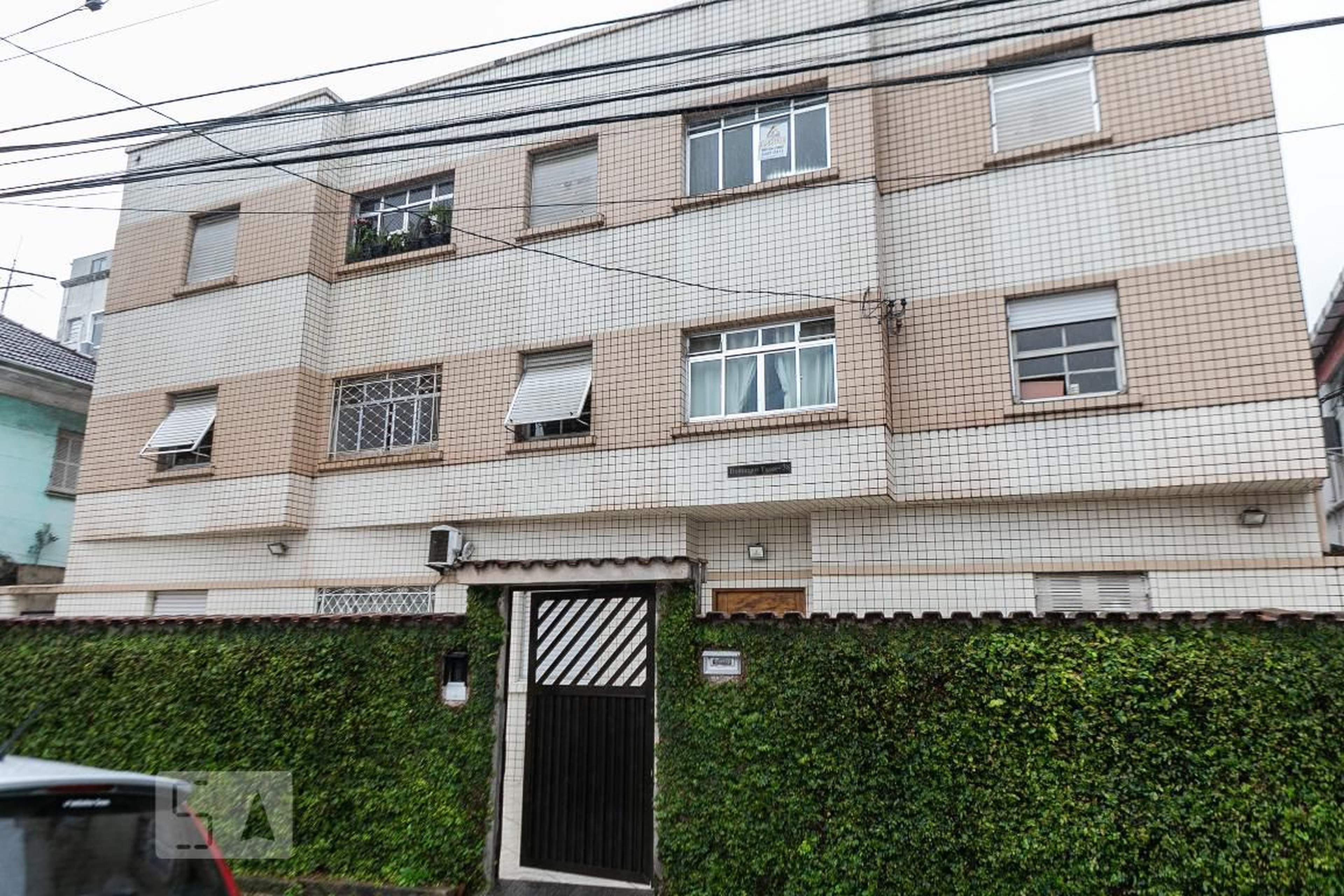 Fachada Condomínio em Rua Oswaldo Cruz, 38