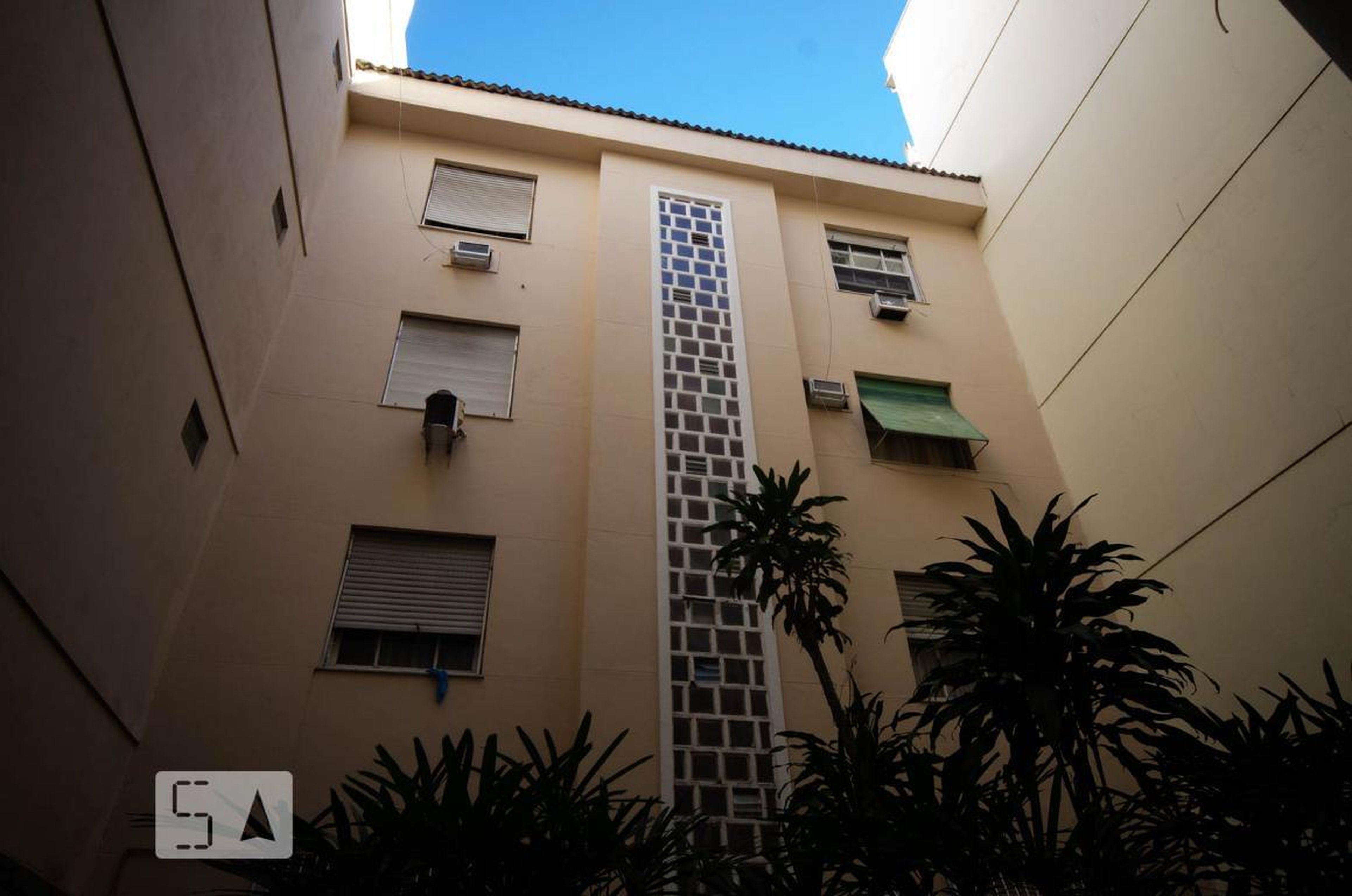 Fachada Condomínio em Rua Barão da Torre, 309