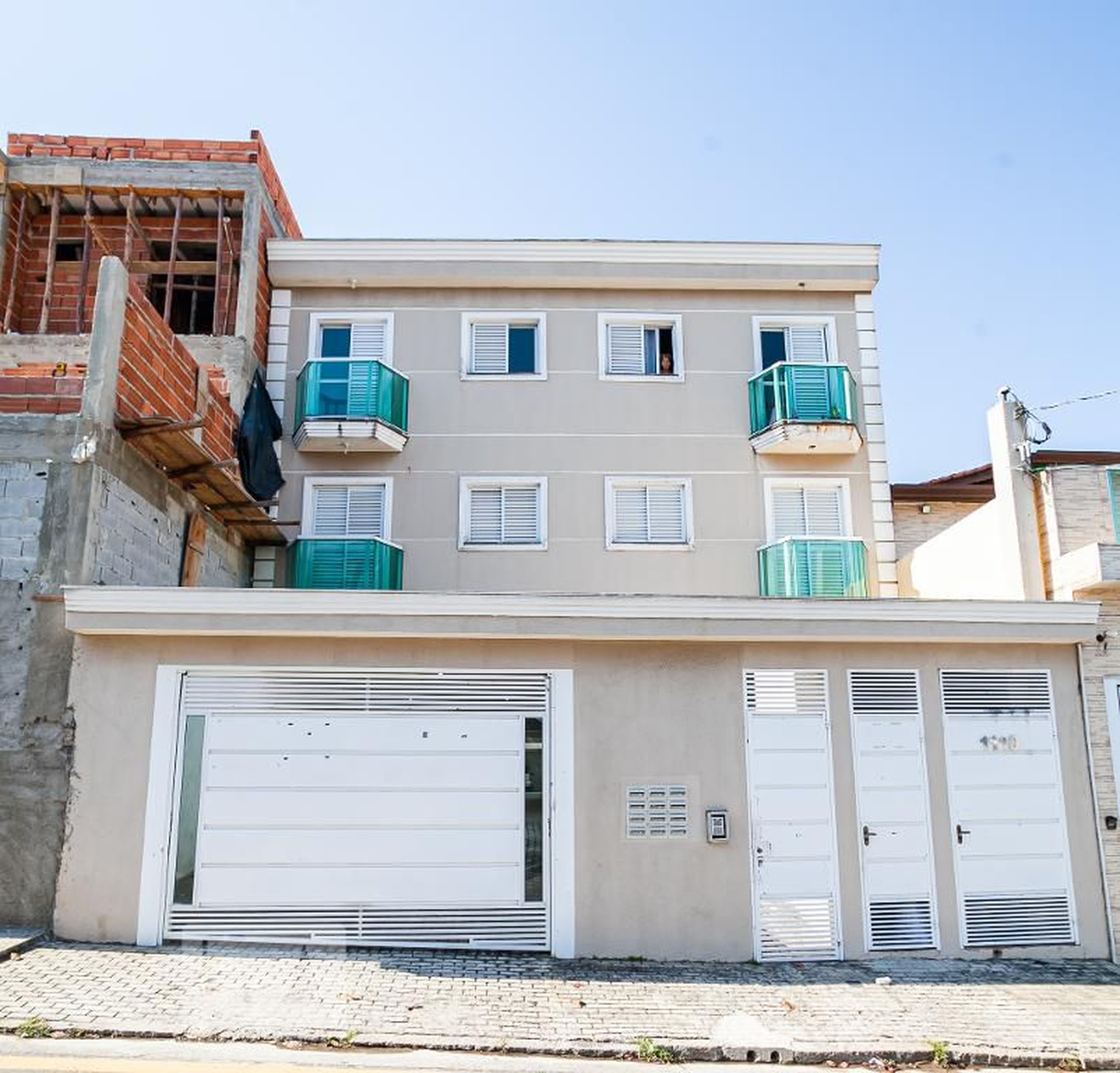 Fachada Condomínio em Rua Japão, 1110