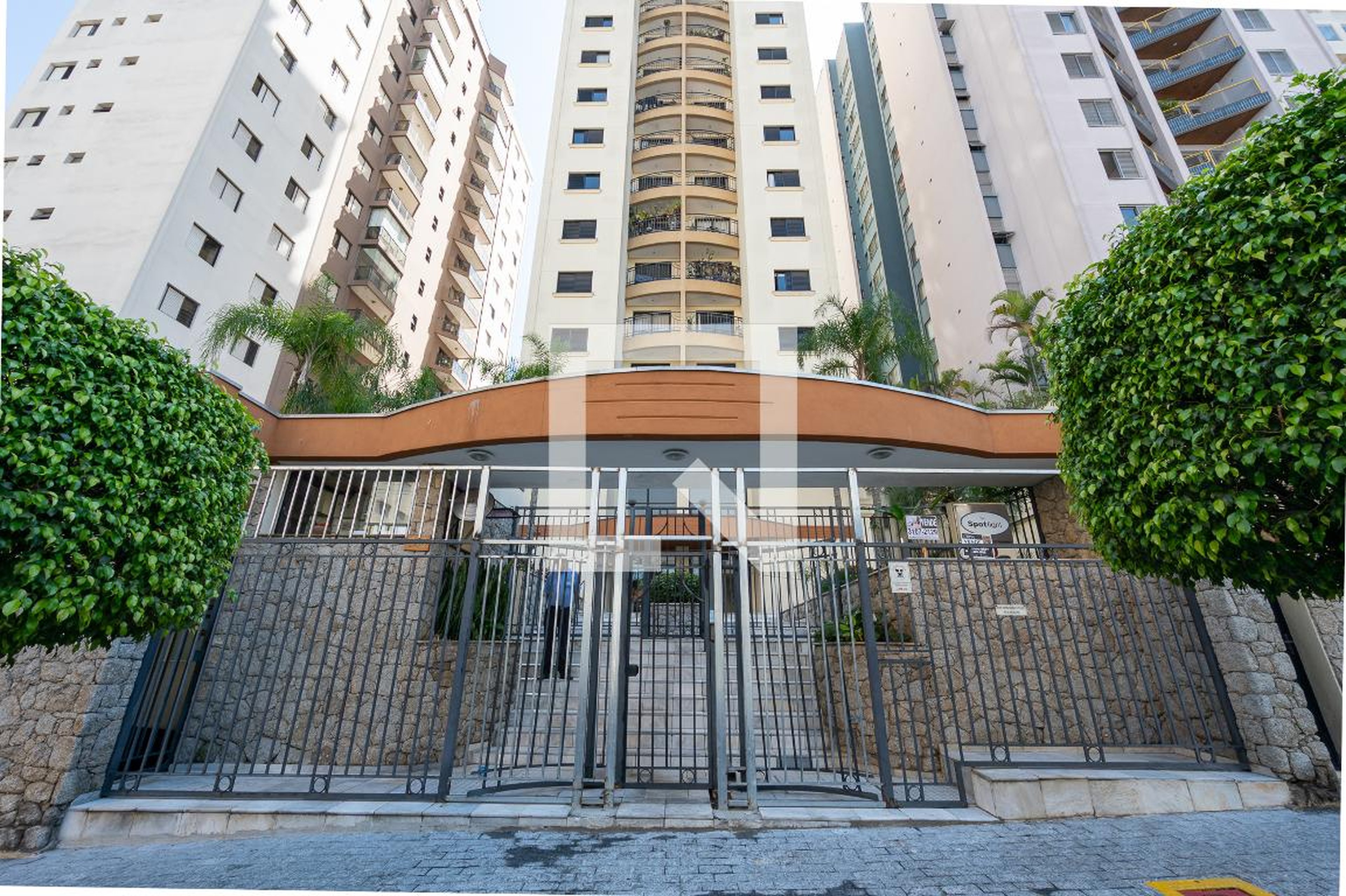 Fachada Edifício Spotlight Antônio zelador