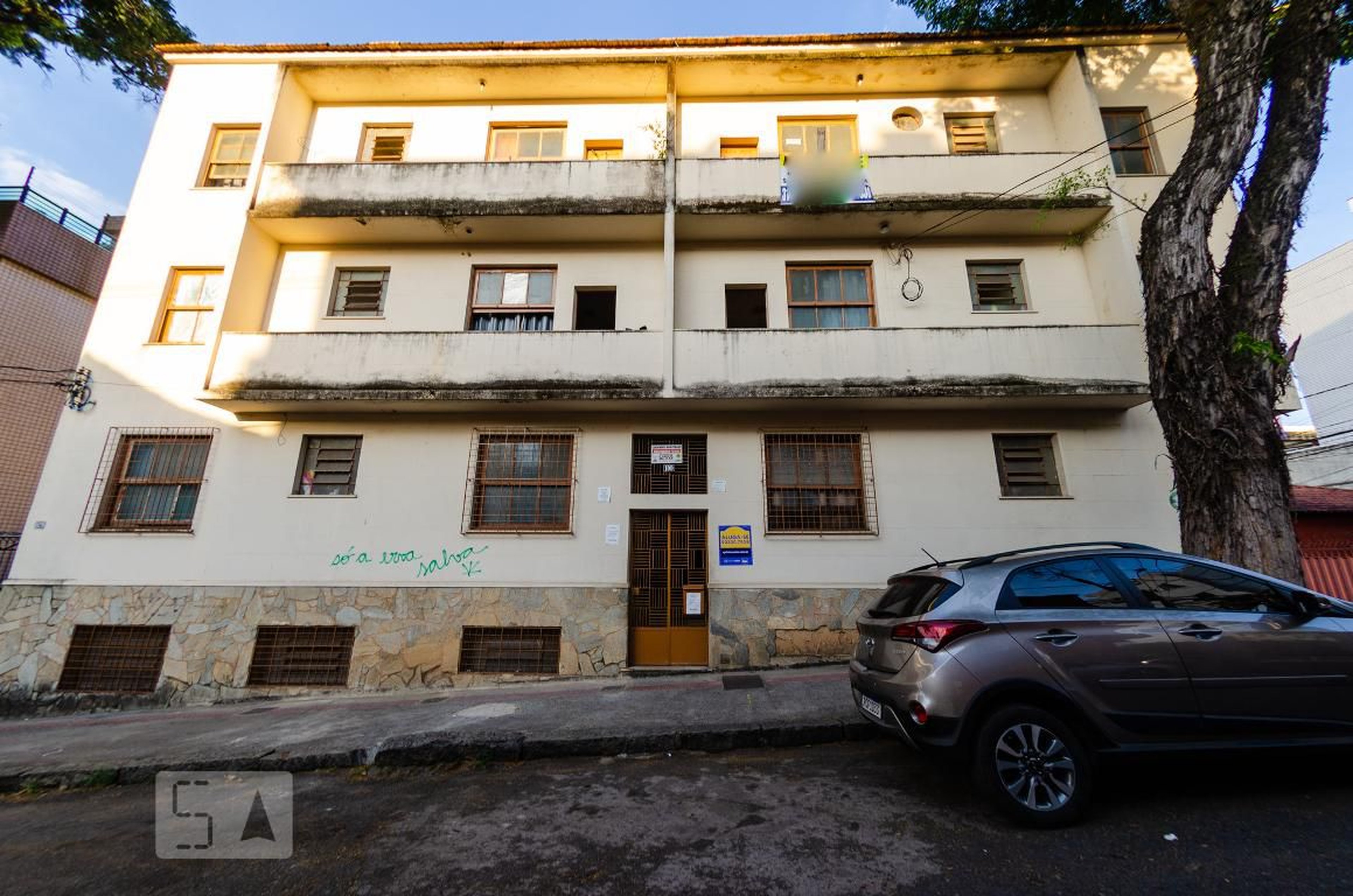 Fachada Condomínio em Rua Esmeralda, 109