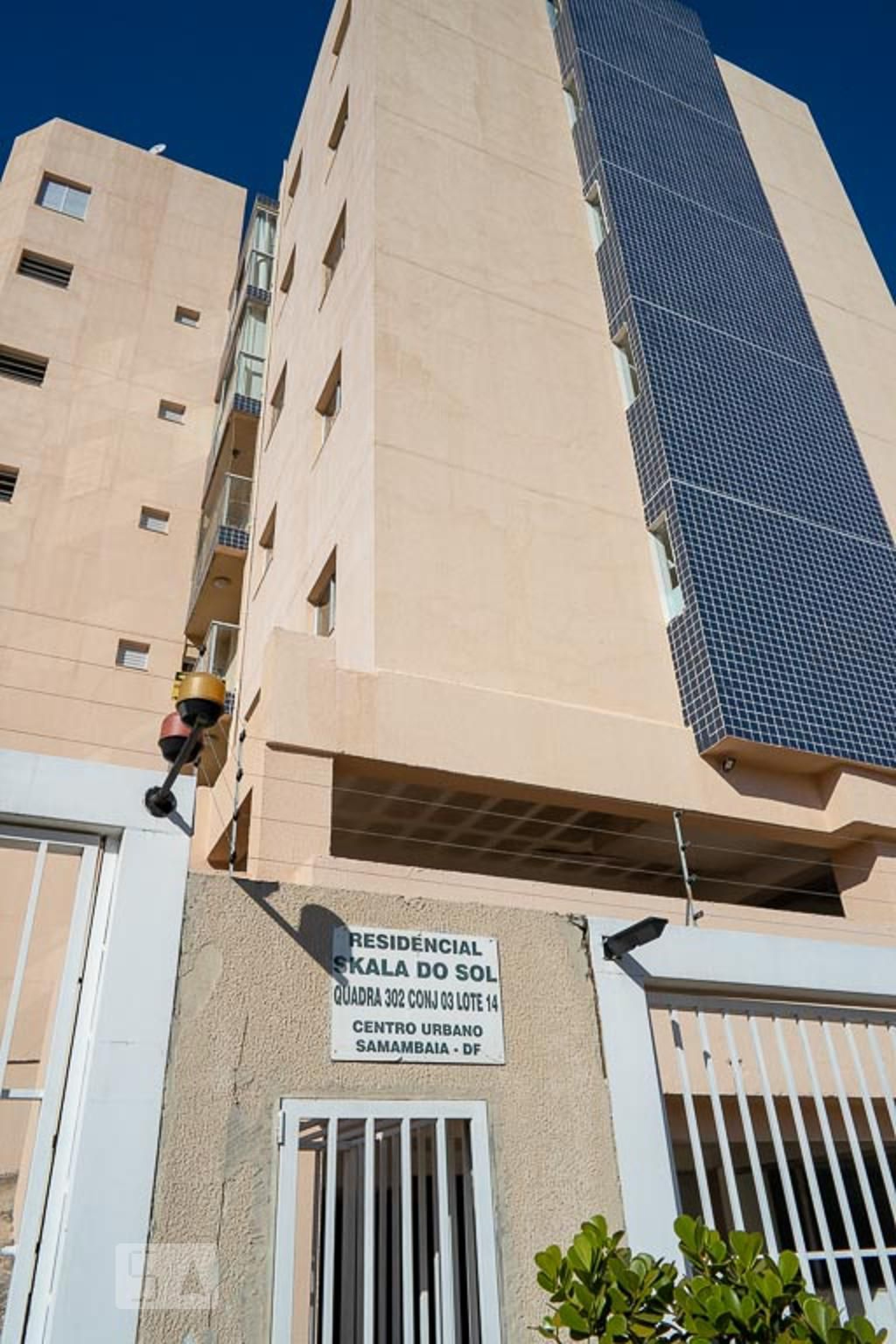 Fachada do prédio Condomínio Skala do Sol