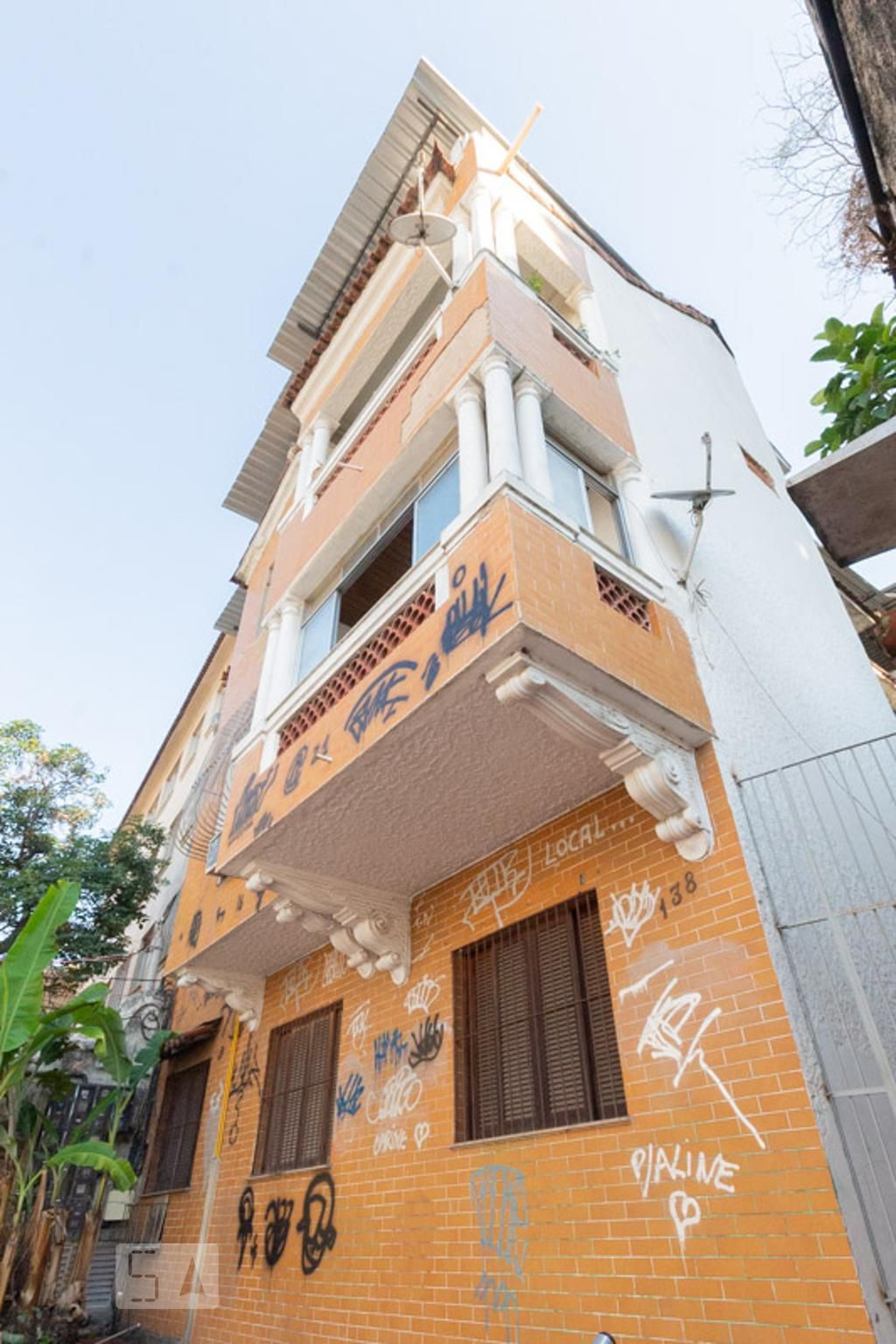 Fachada Condomínio em Rua Barão de Petrópolis, 138