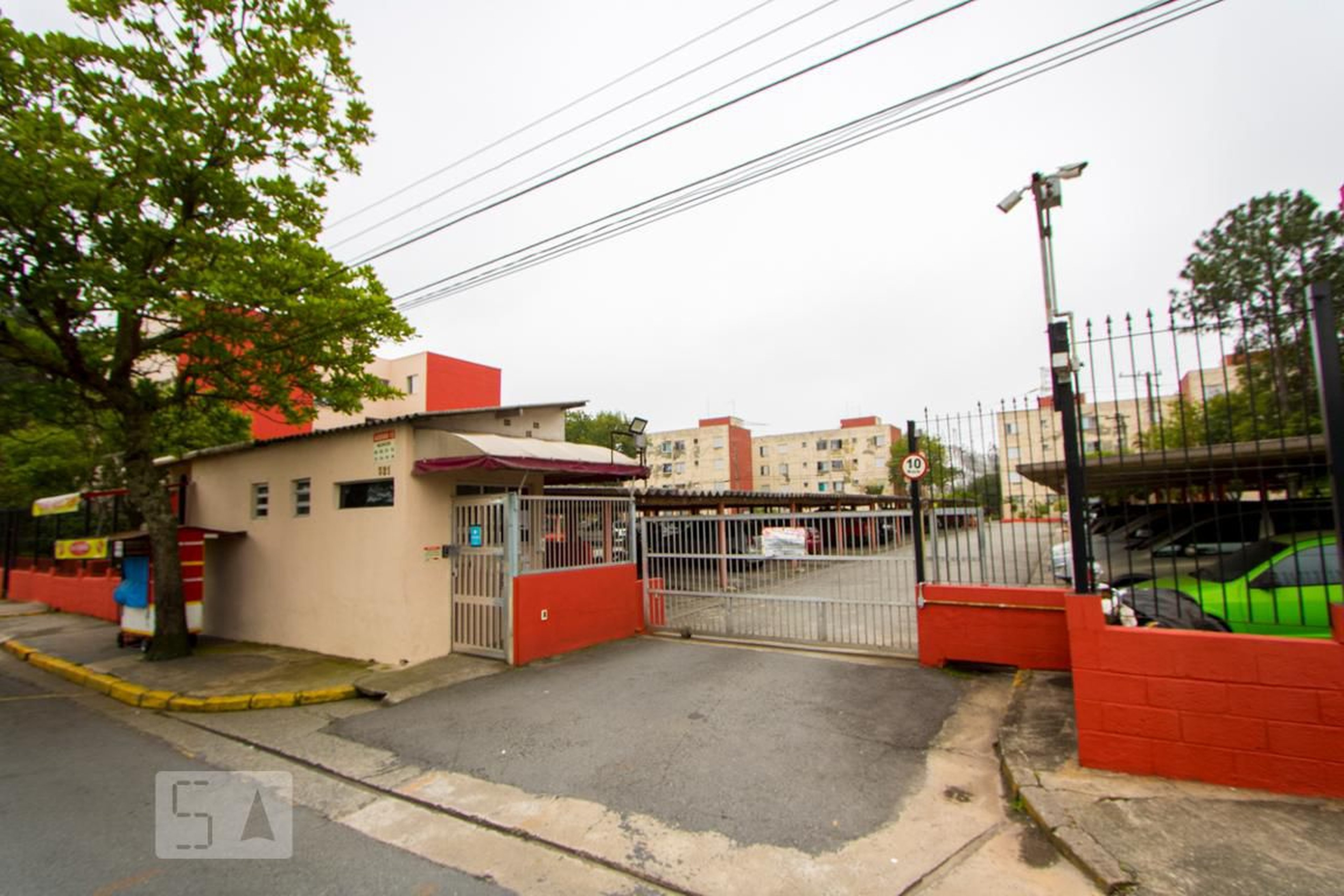 Fachada do Condomínio Condomínio em Rua Doutor Nelo Rosati, 93