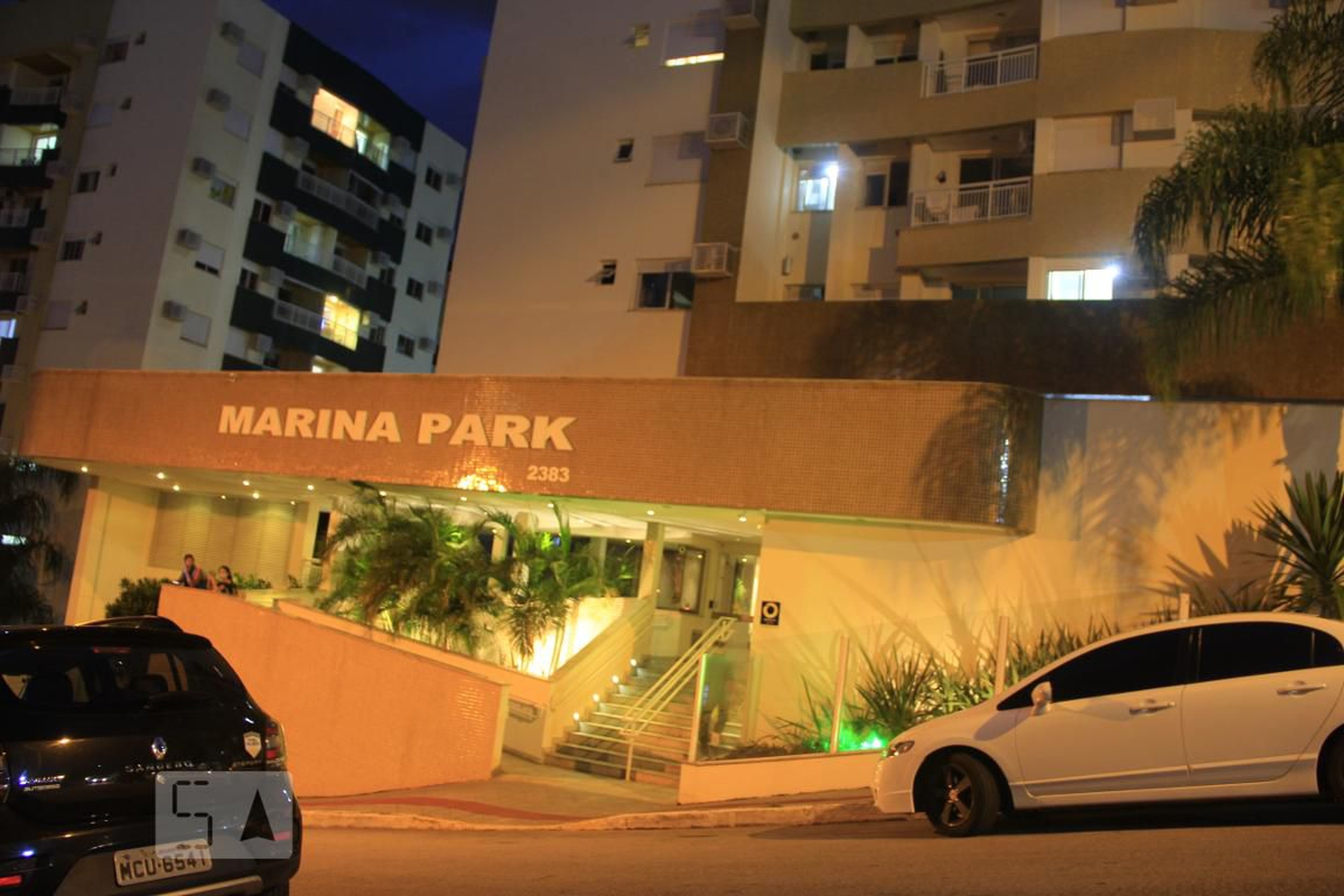 Fachada do Condomínio Condomínio Marina Park