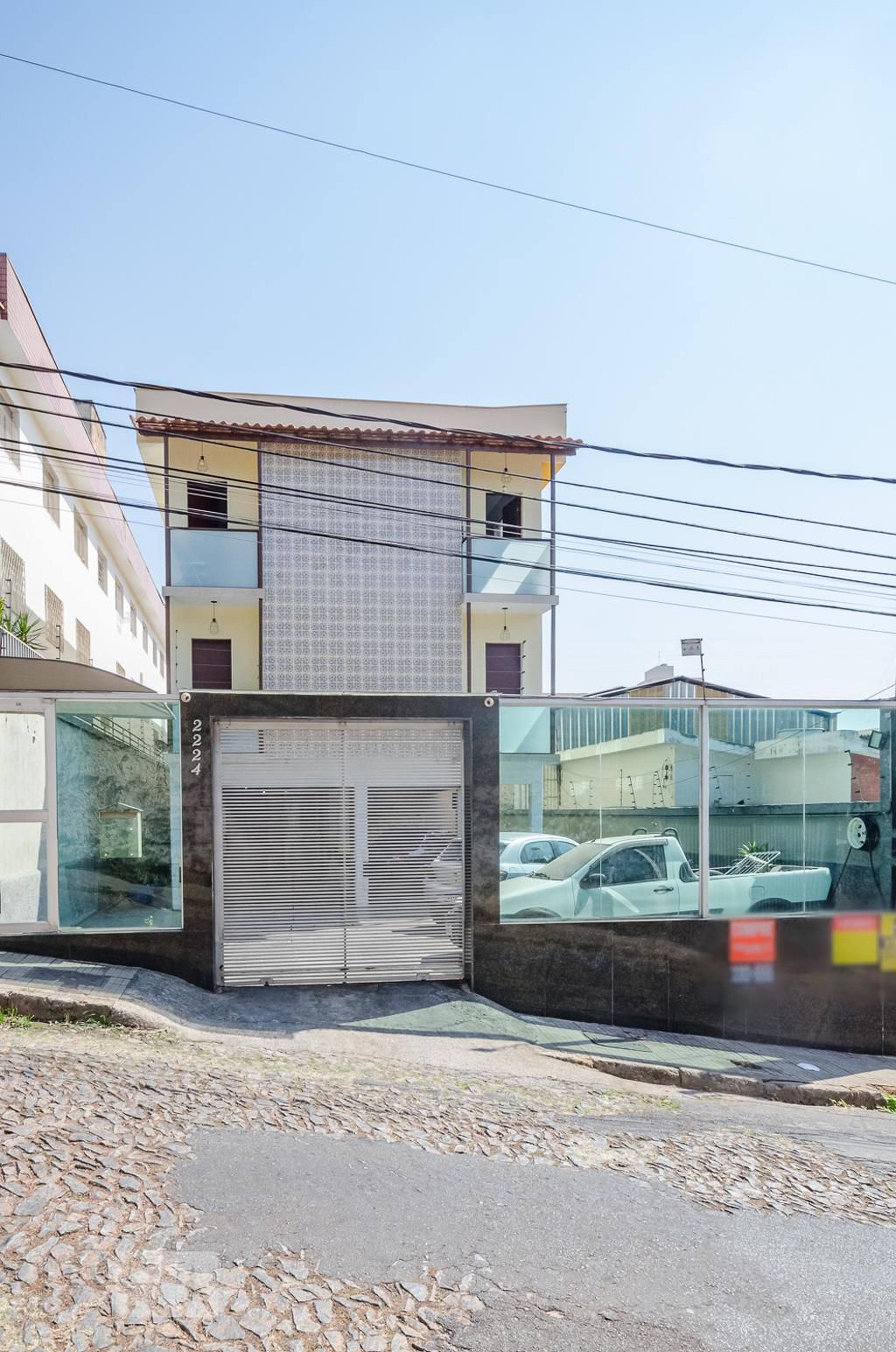 Fachada Condomínio em Rua Daniel de Carvalho, 2224