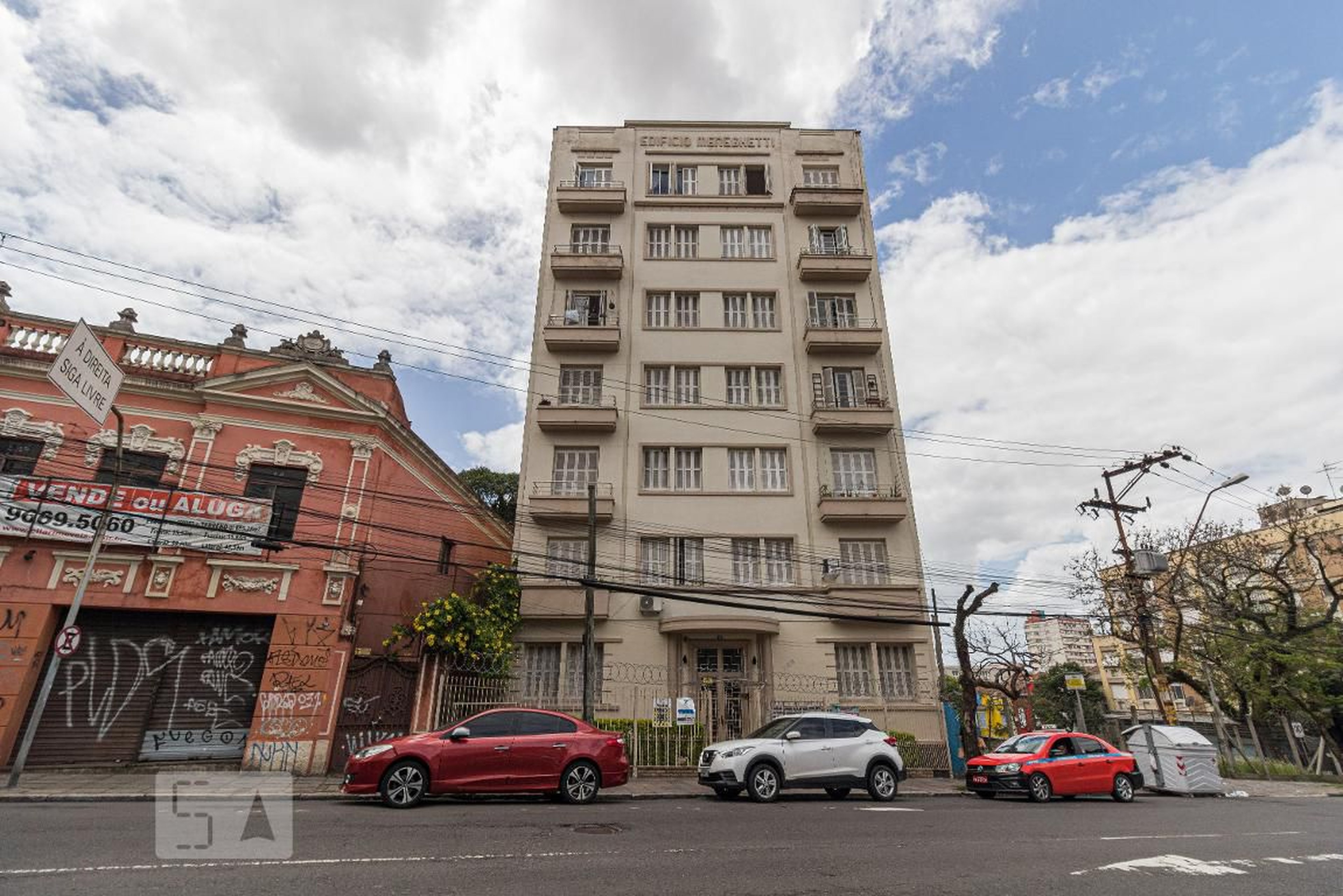 Fachada do Prédio Condomínio em Avenida Cristóvão Colombo, 200