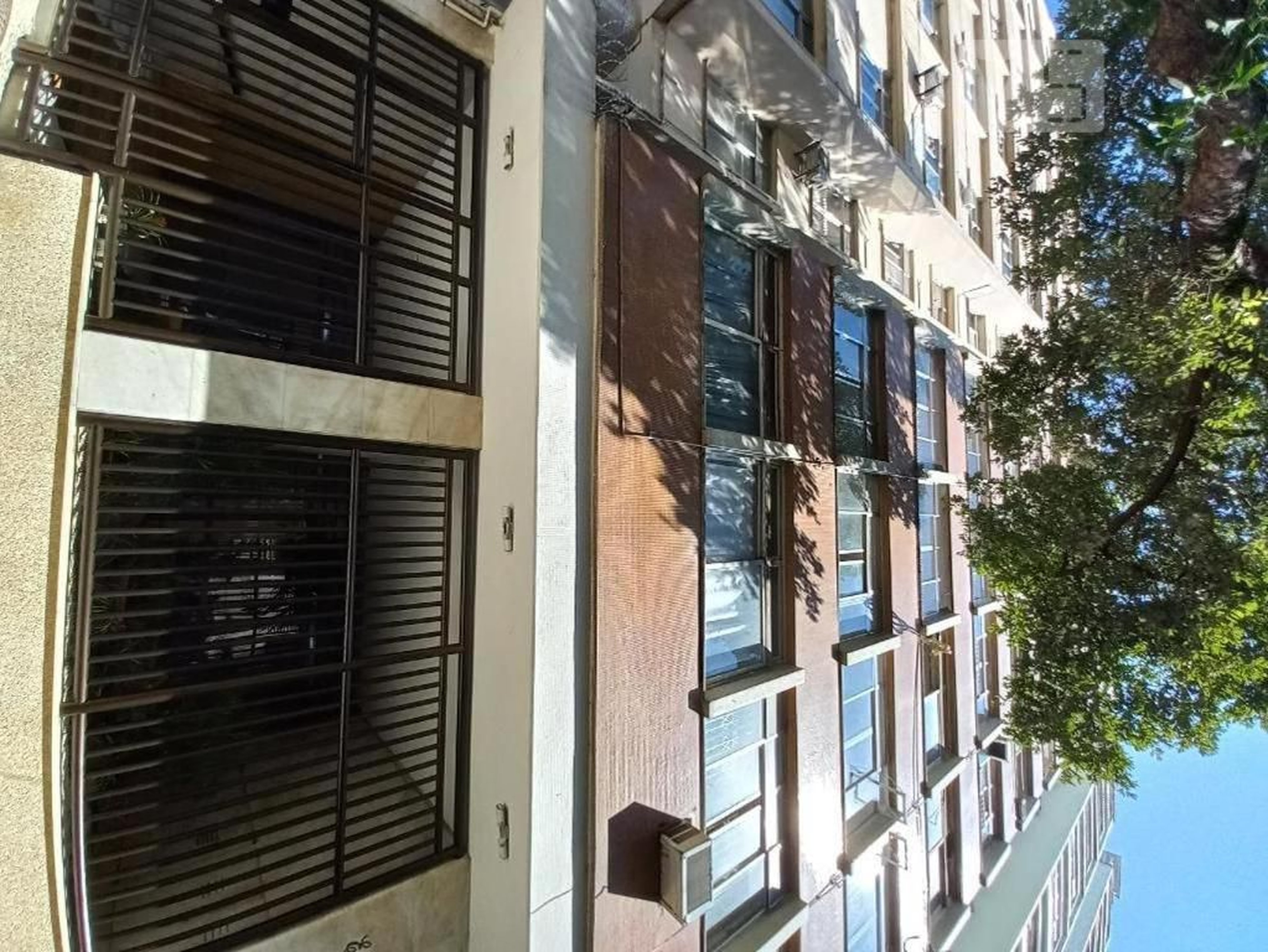 Fachada Condomínio em Rua Bulhões Carvalho, 473