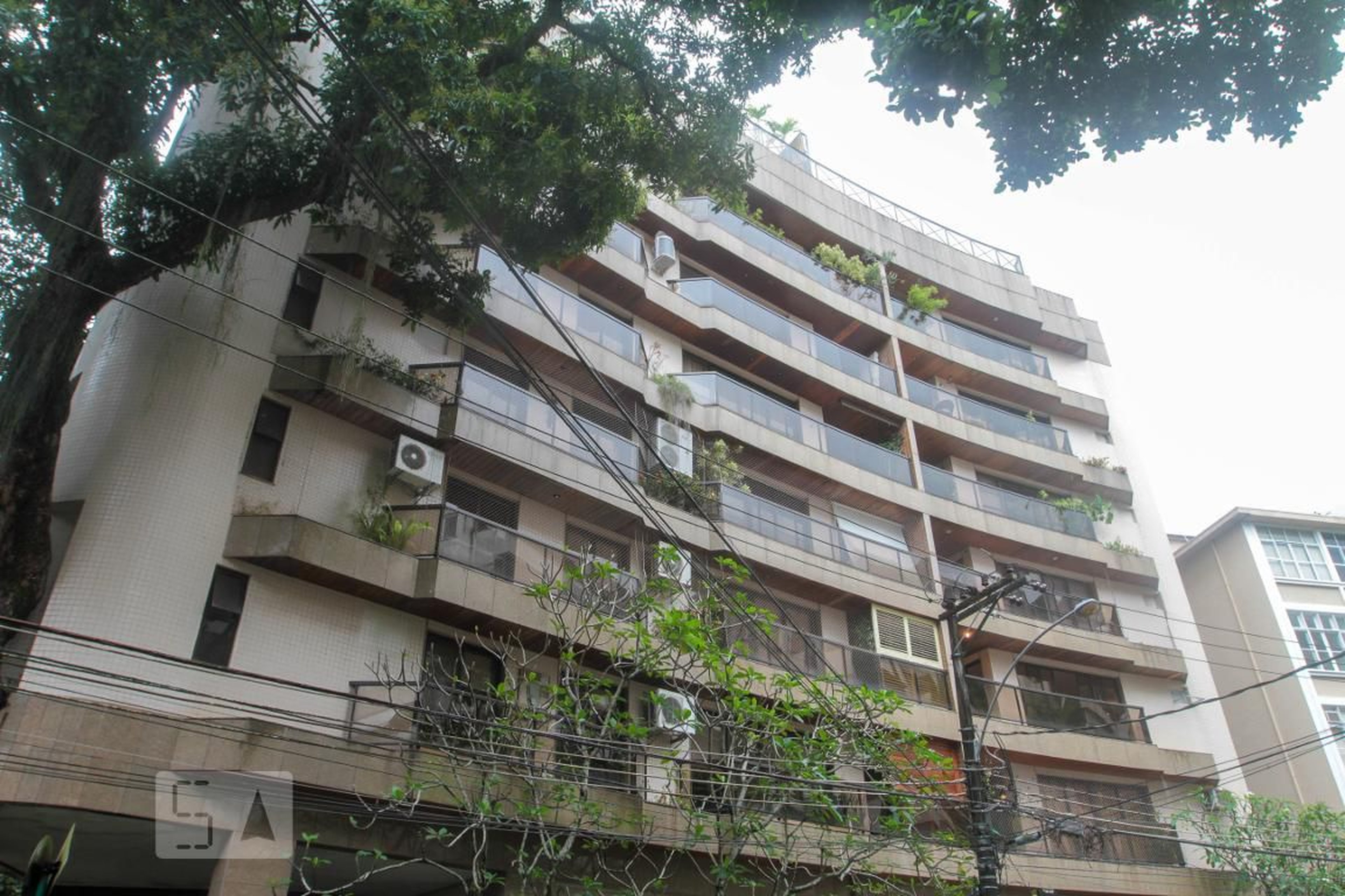 Fachada do Prédio Condomínio em Rua Itaipava, 71