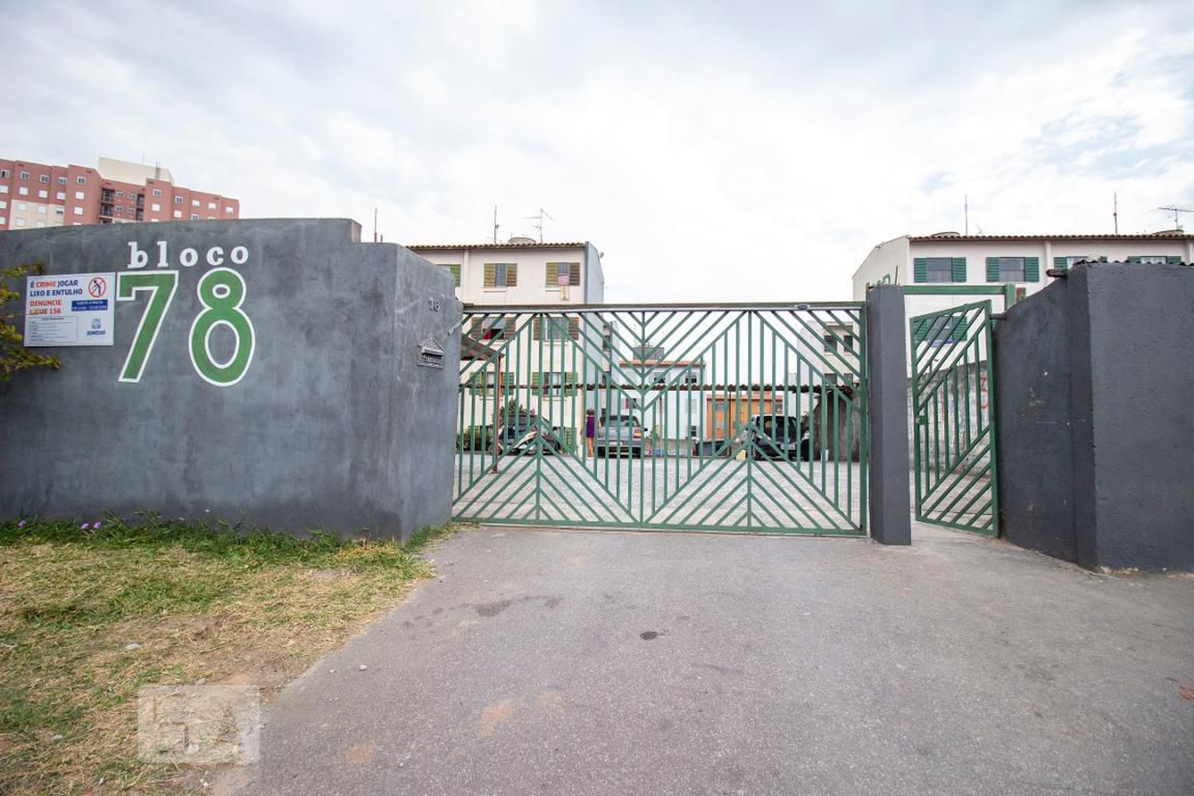 Fachada do Condomínio Condomínio Loteamento Cecap