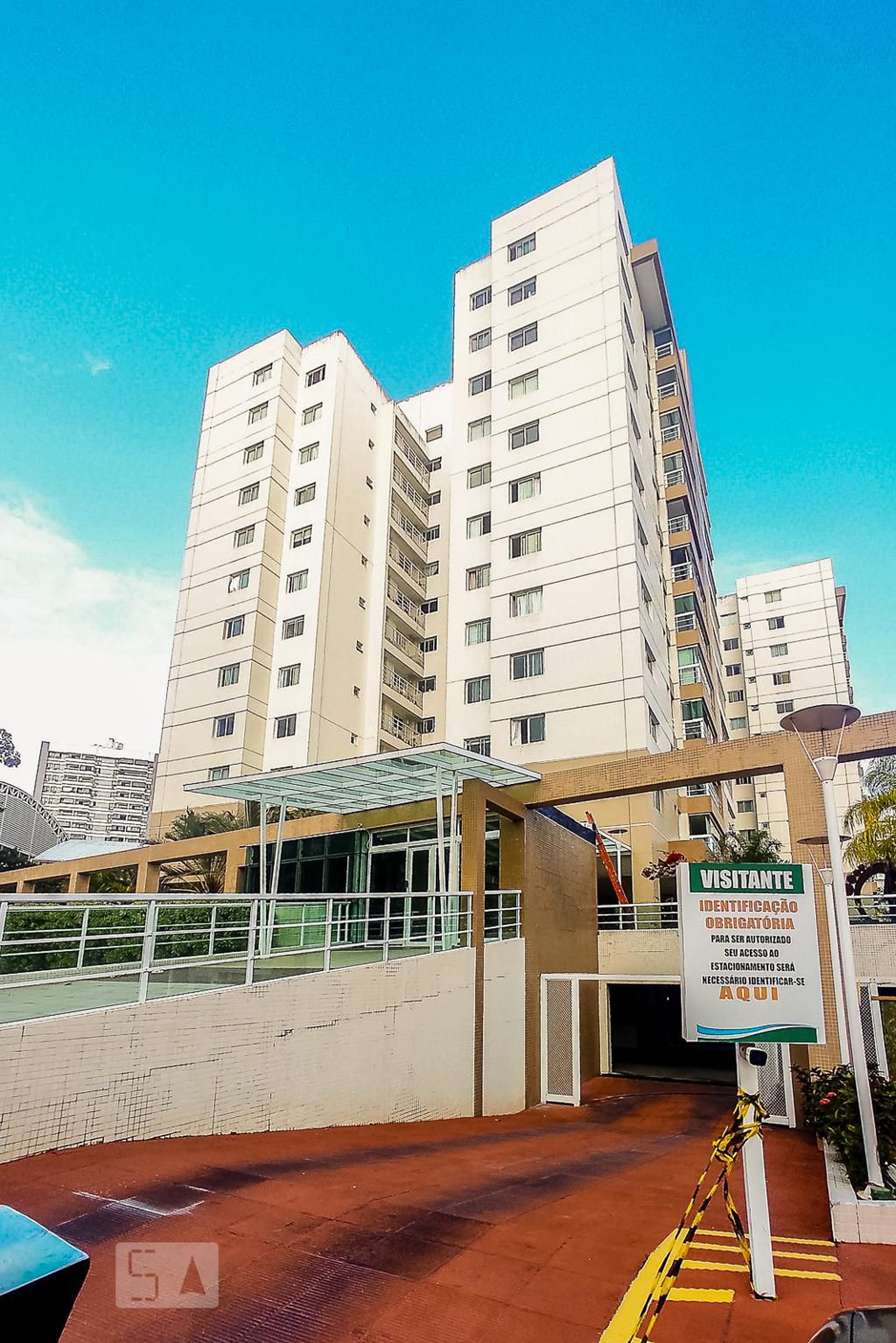 Fachada do Condomínio Condomínio Barra Porto