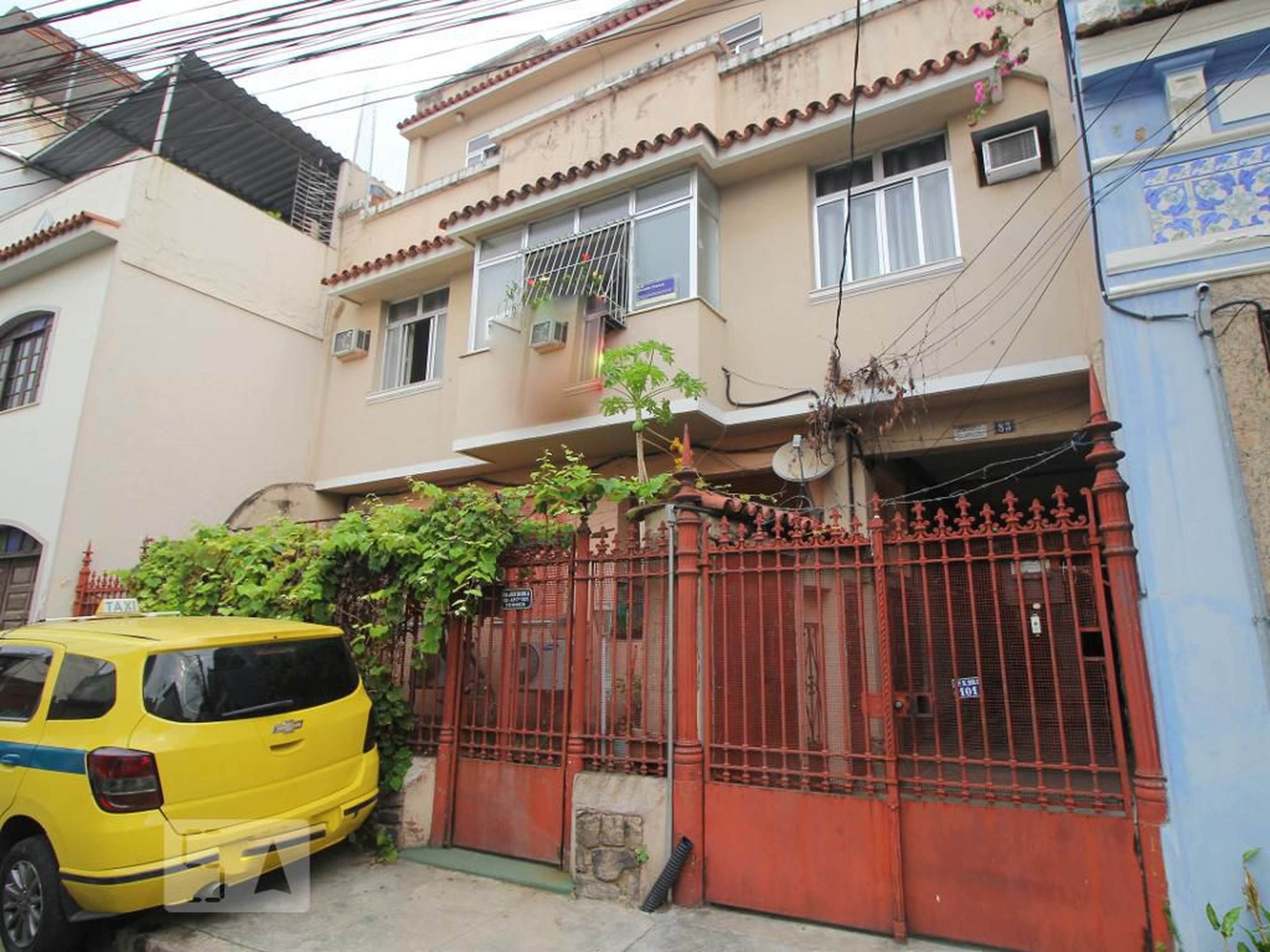 Fachada Condomínio em Rua do Jogo da Bola, 83