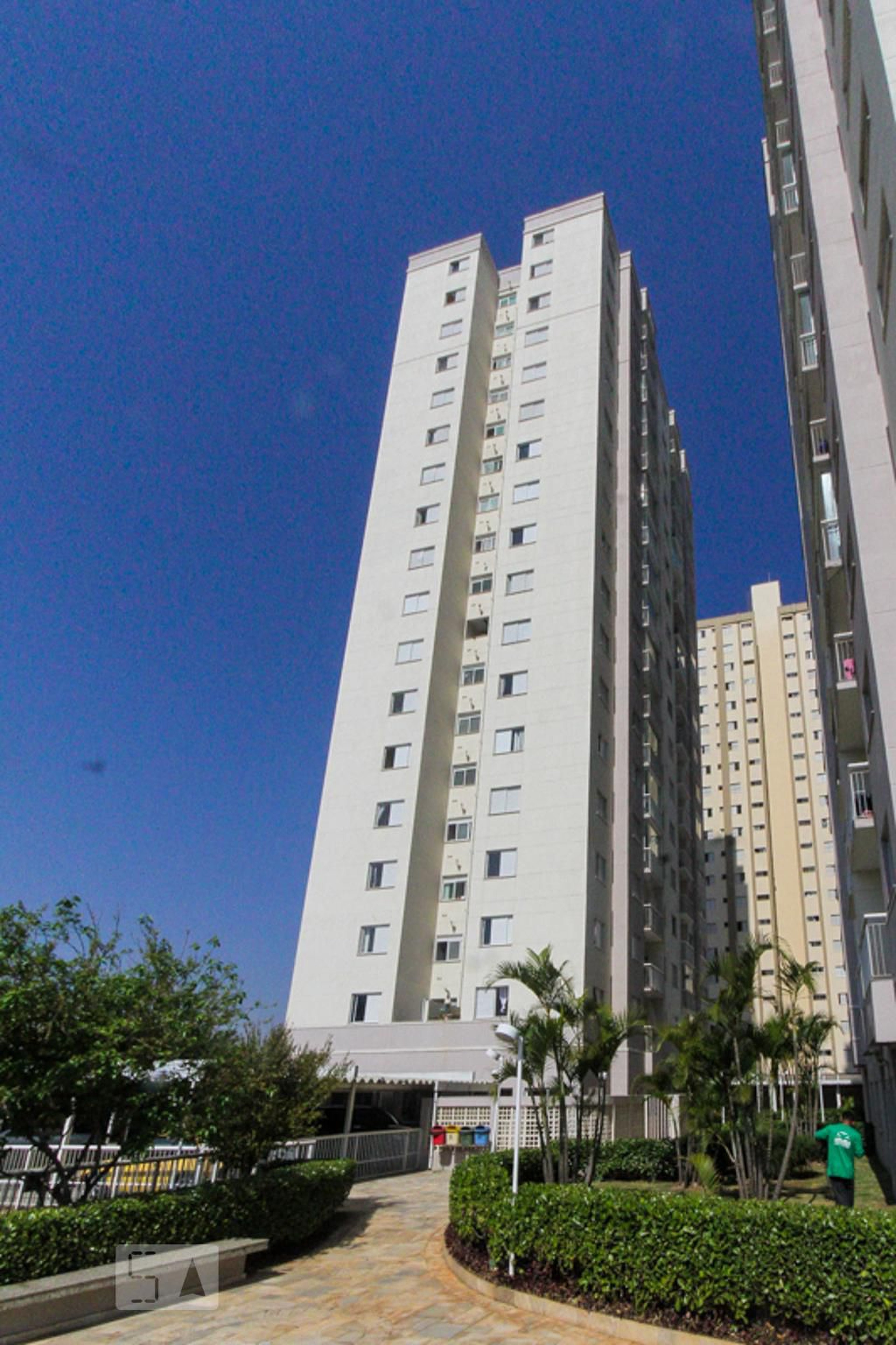 Fachada Condomínio em Rua Jorge Ogushi, 61