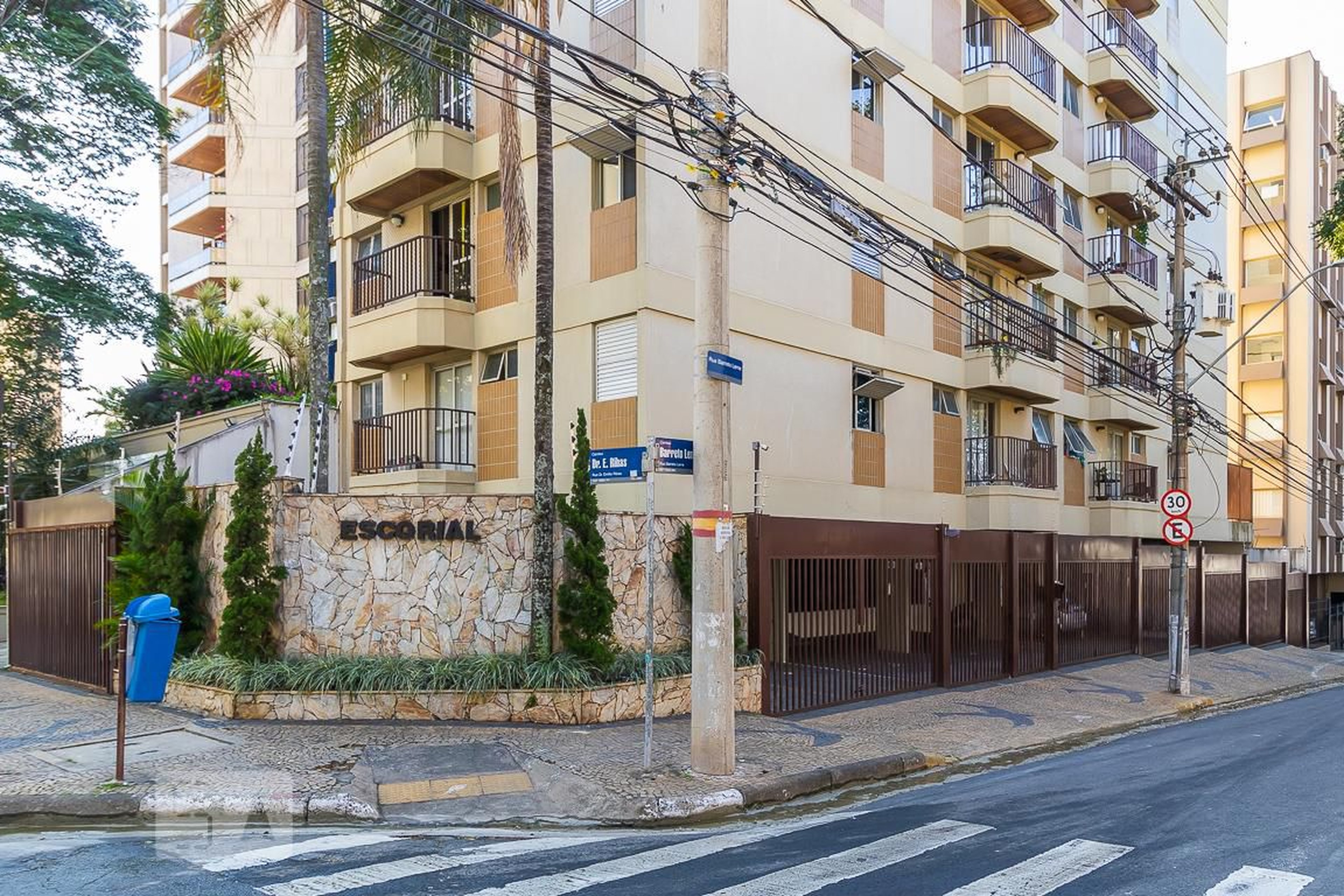 Fachada Condomínio em Rua Doutor Emílio Ribas, 756