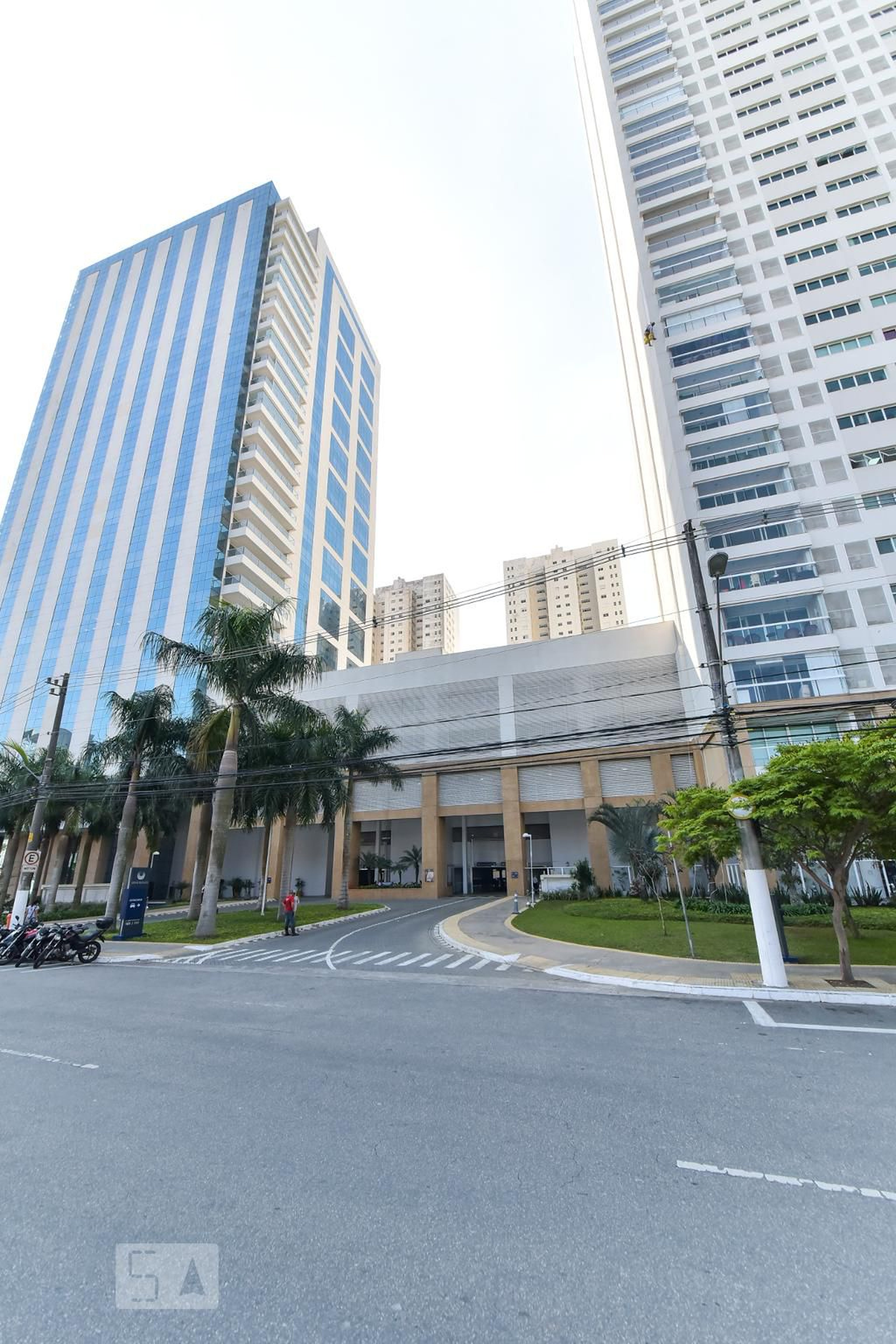 Fachada do Condomínio Condomínio Domo Business