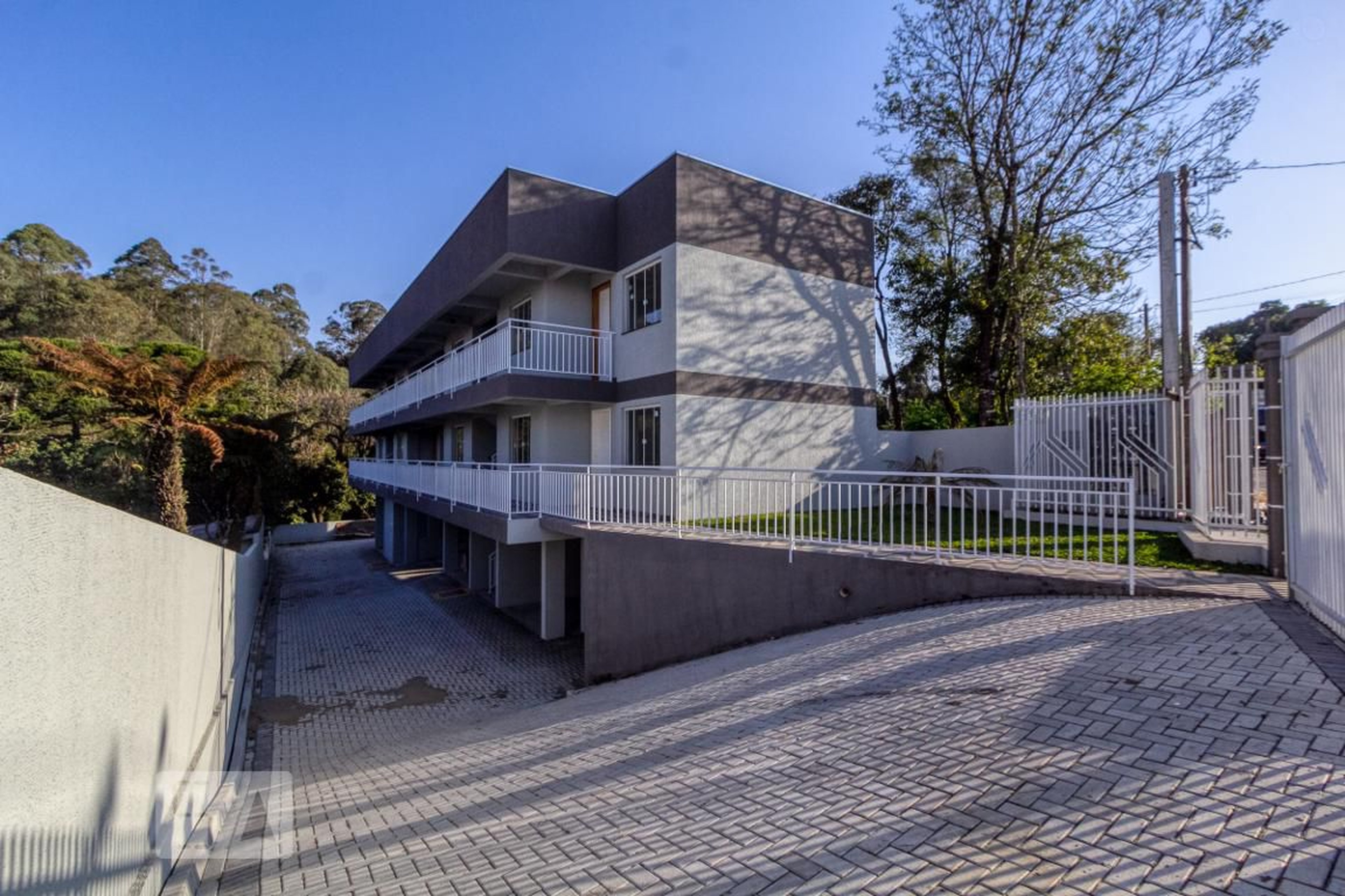 Fachada do Condomínio Condomínio em Avenida Professor Alberto Piekarz, 244