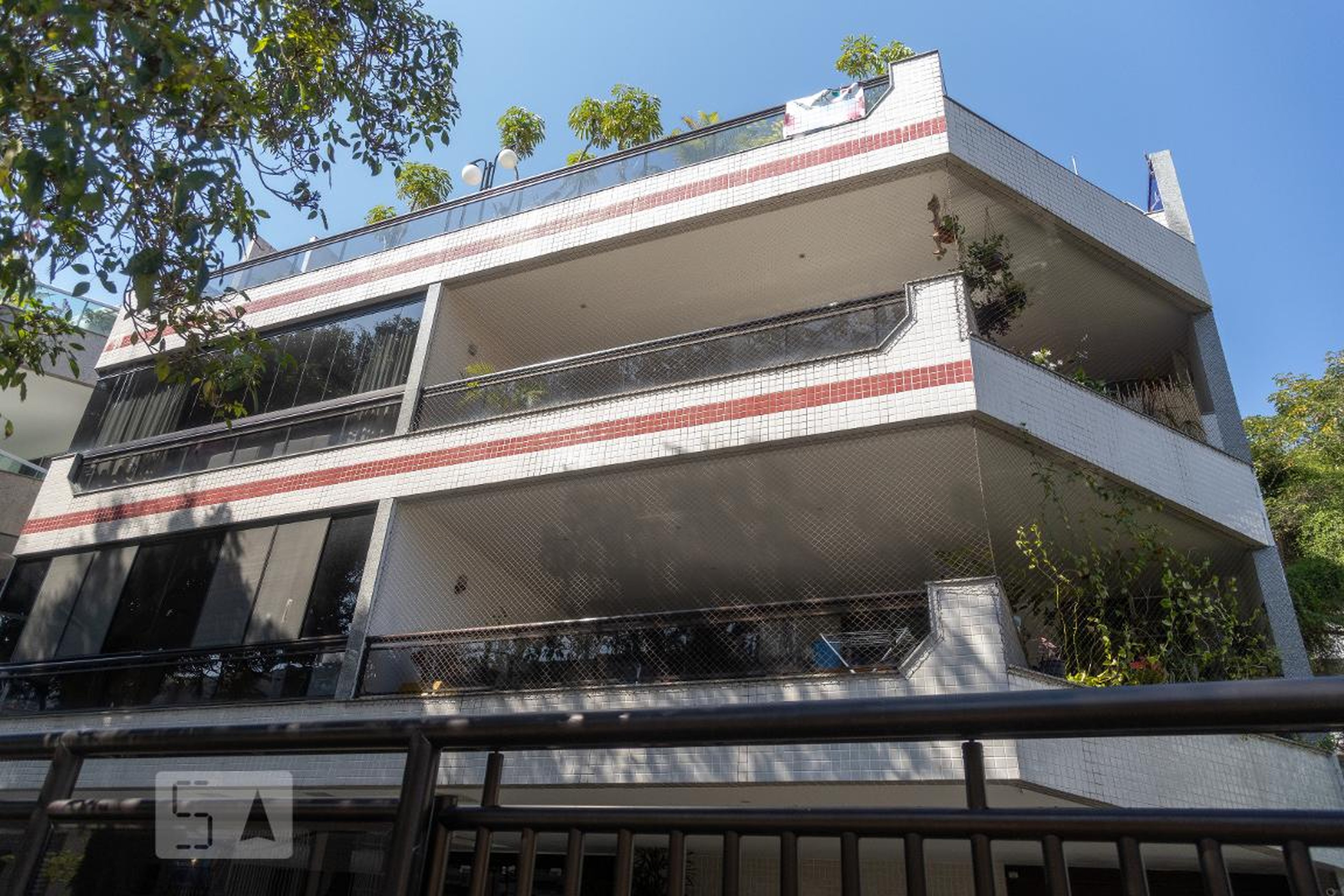 Fachada Condomínio em Rua Almirante Ary Rongel, 501
