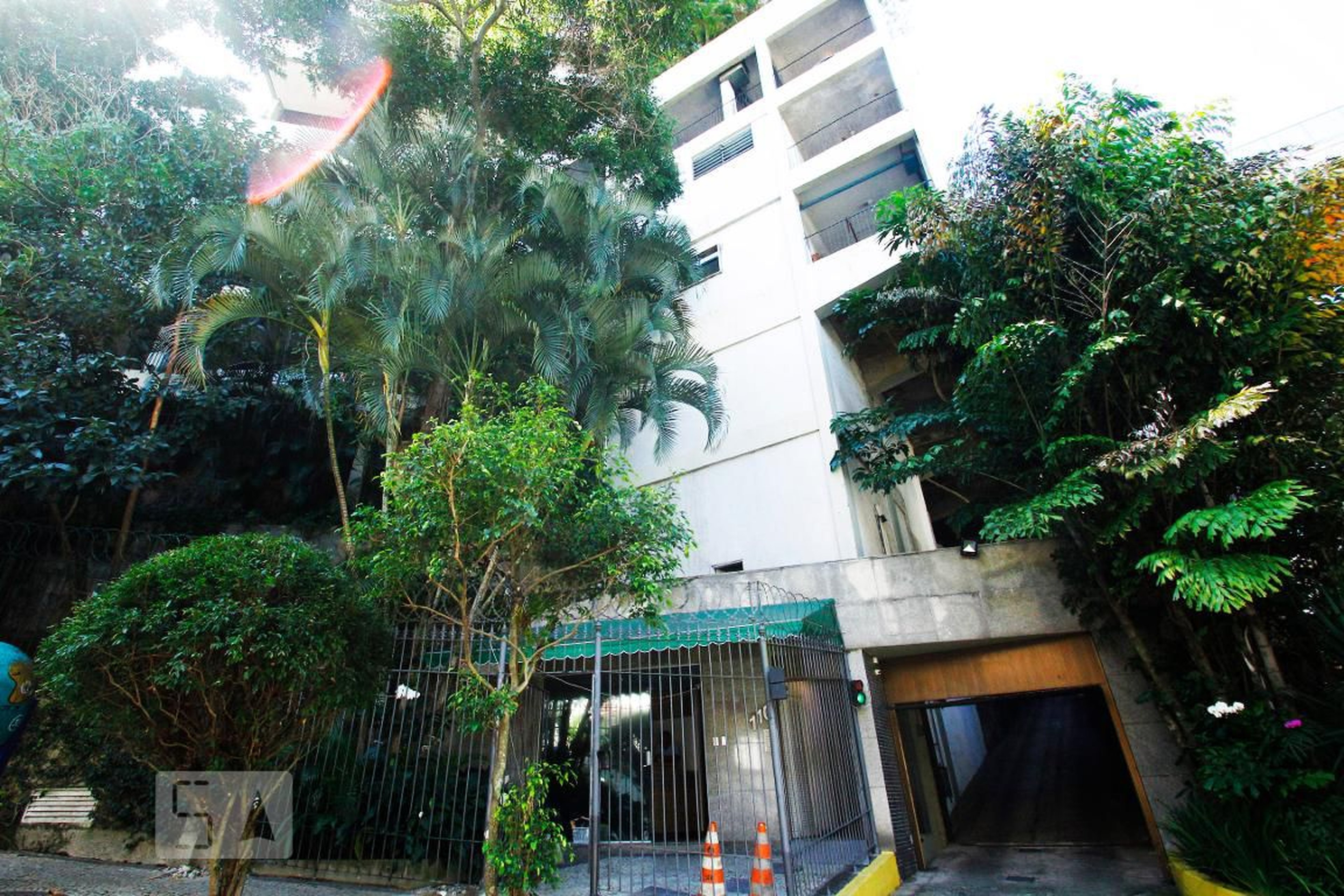 Fachada do Prédio Condomínio em Rua Pio Correia, 110