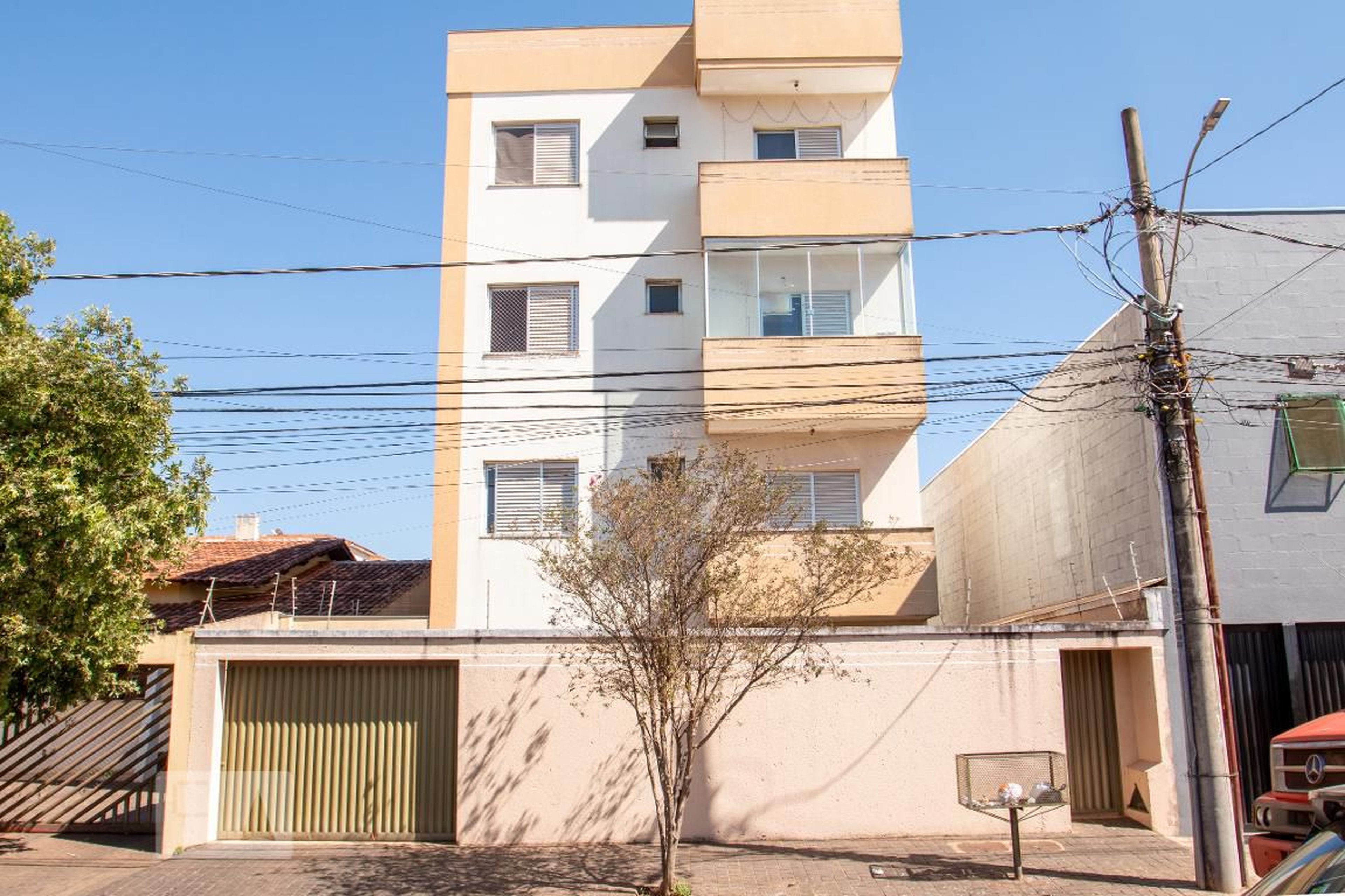 Fachada Condomínio em Rua Delmira Cândida Rodrigues da Cunha, 866