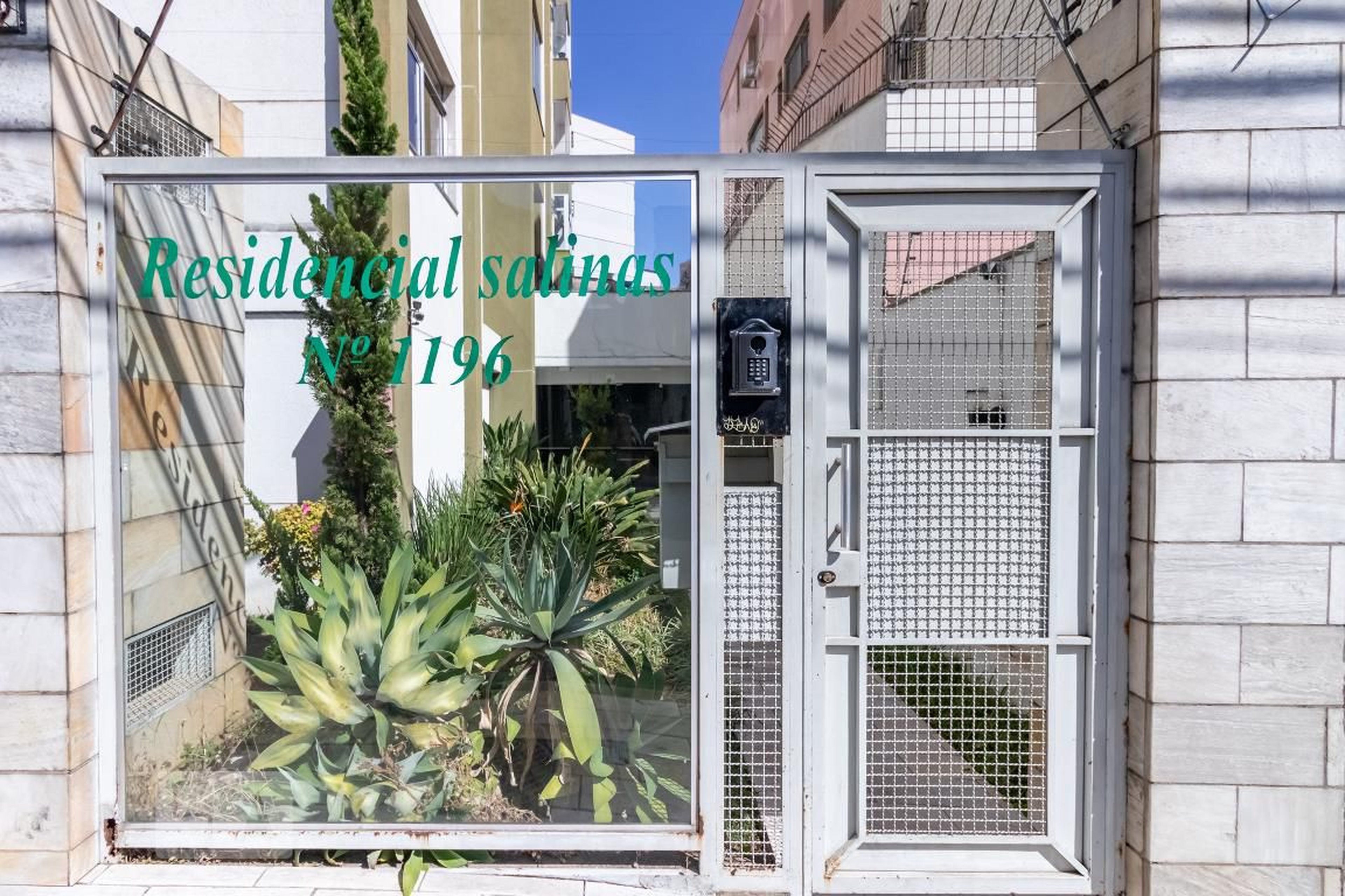 Fachada Condomínio em Rua Salinas, 1196