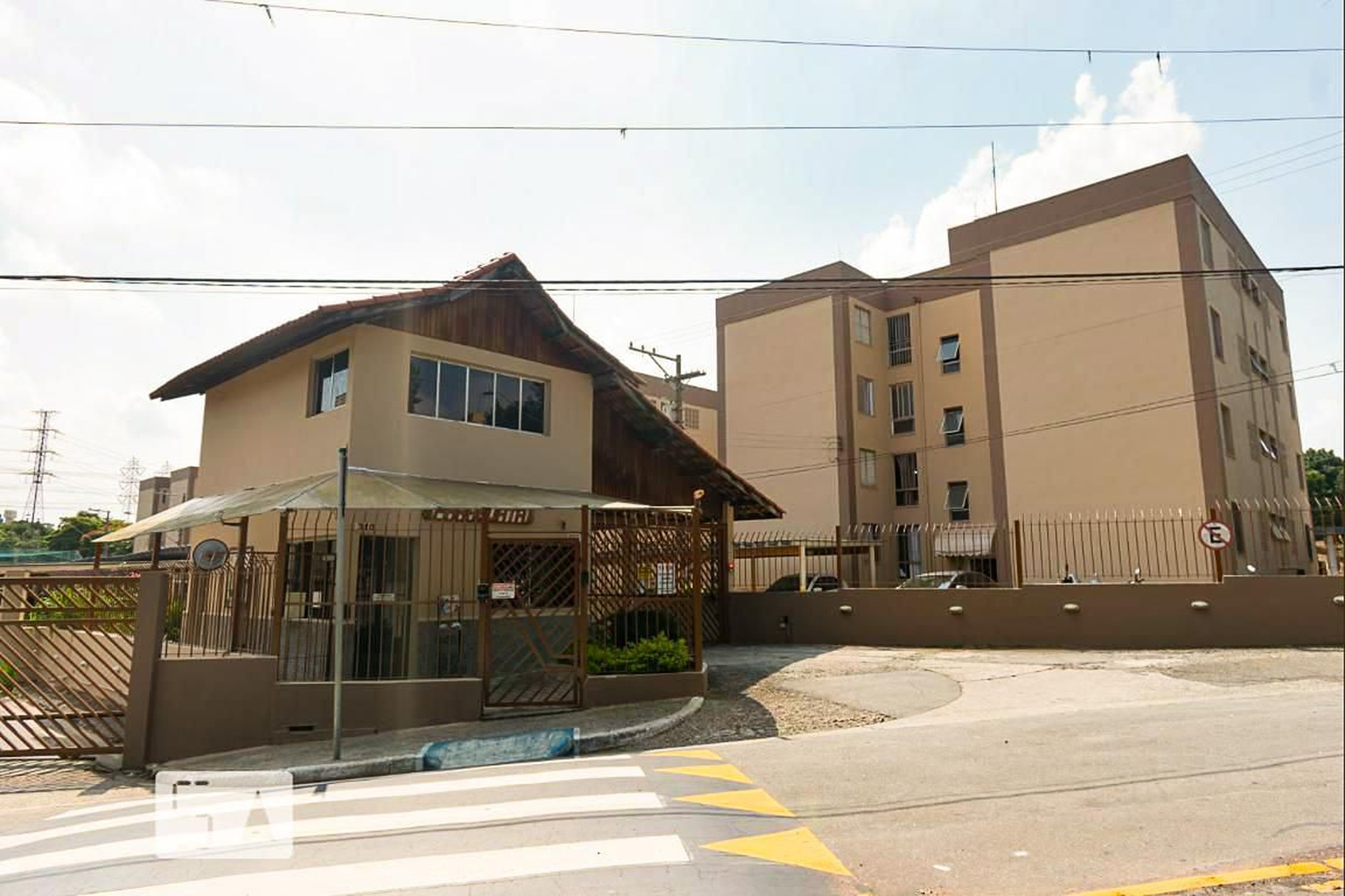 Fachada do Condomínio Condomínio Paraguatã