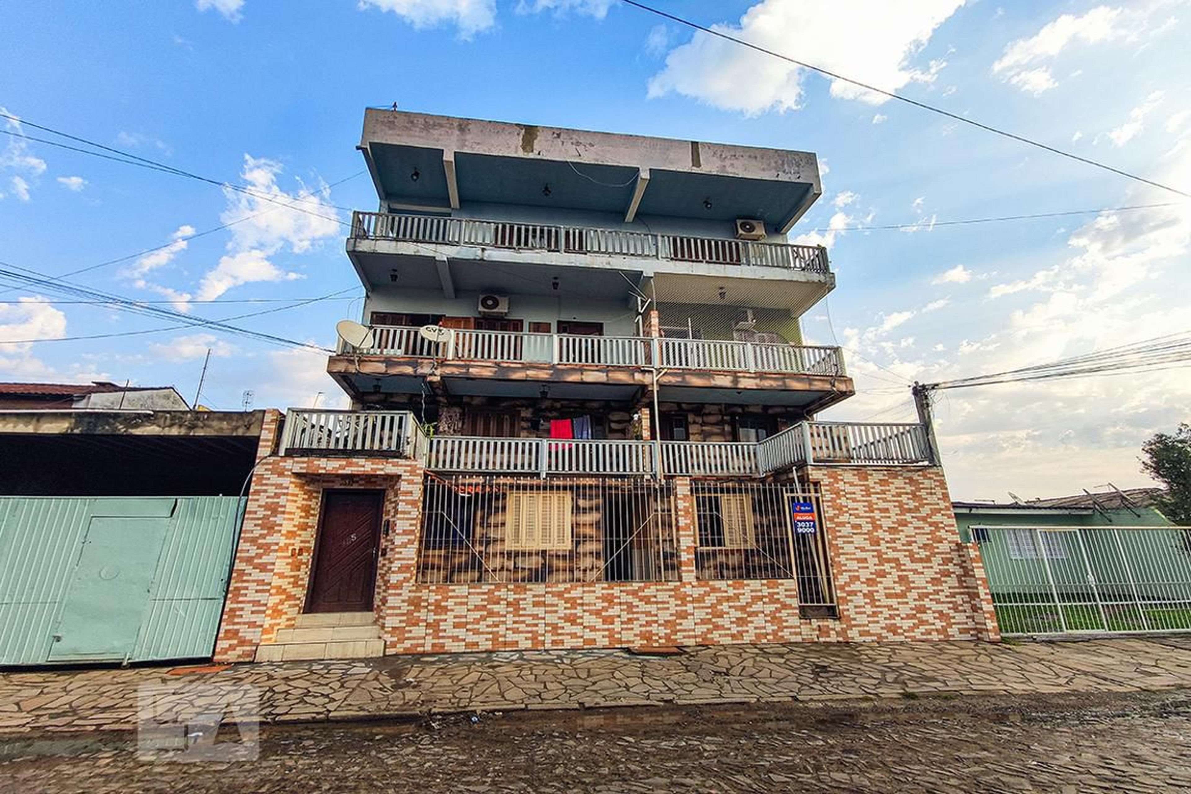 Fachada Condomínio em Rua Rua Antônio Corneli, 195