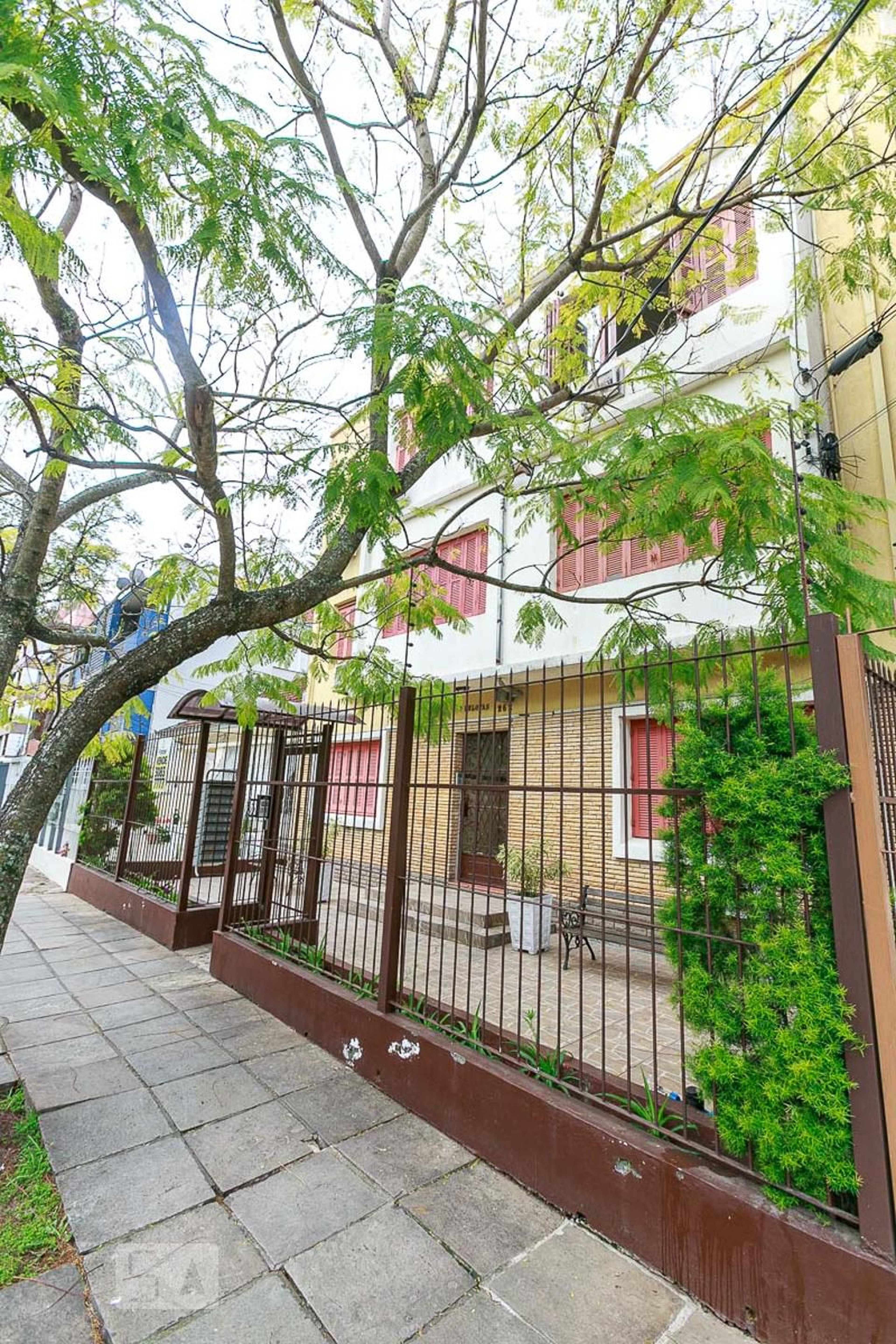 Fachada Condomínio em Rua Vicente Lopes dos Santos, 262