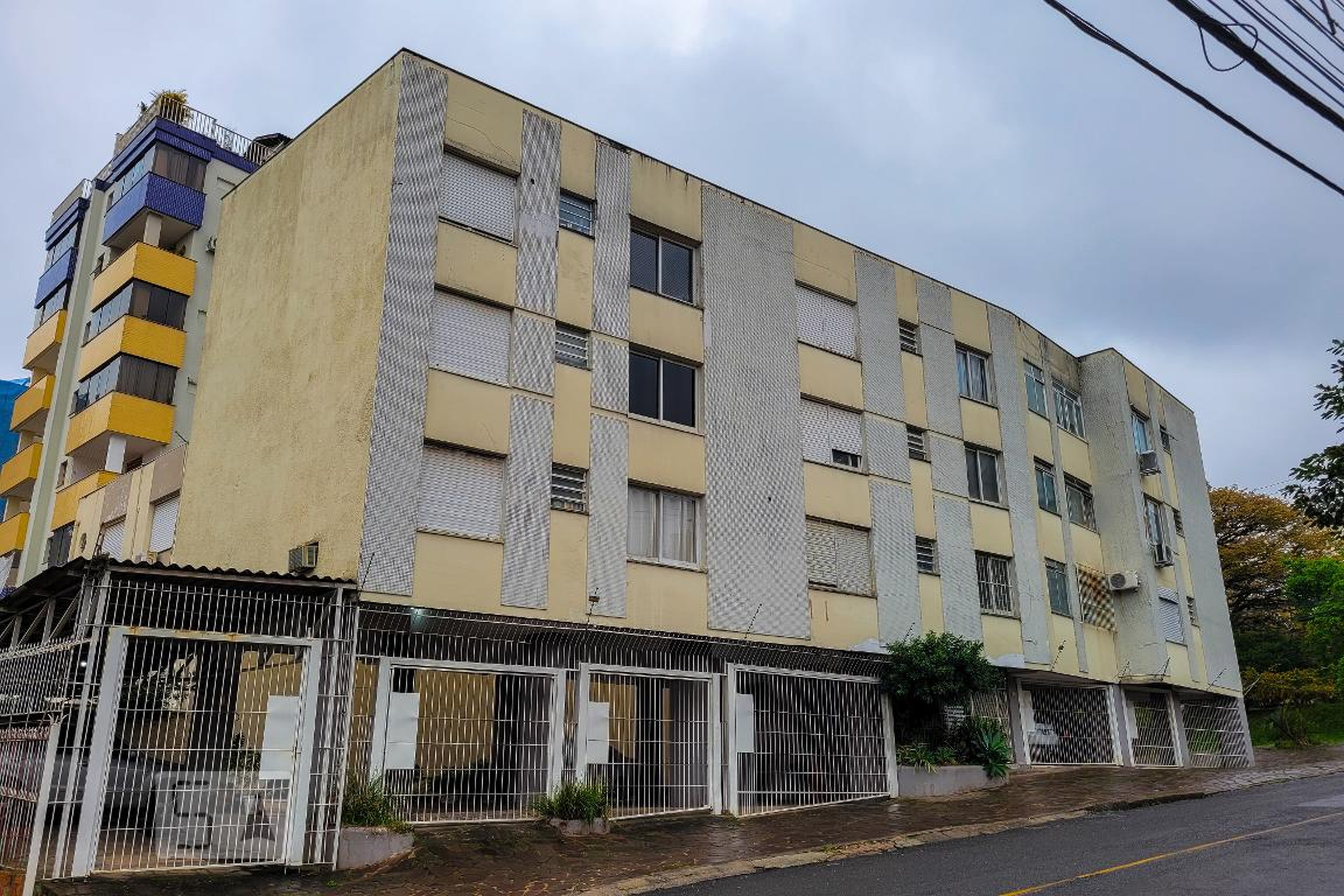 Fachada Condomínio em Rua Jari, 450