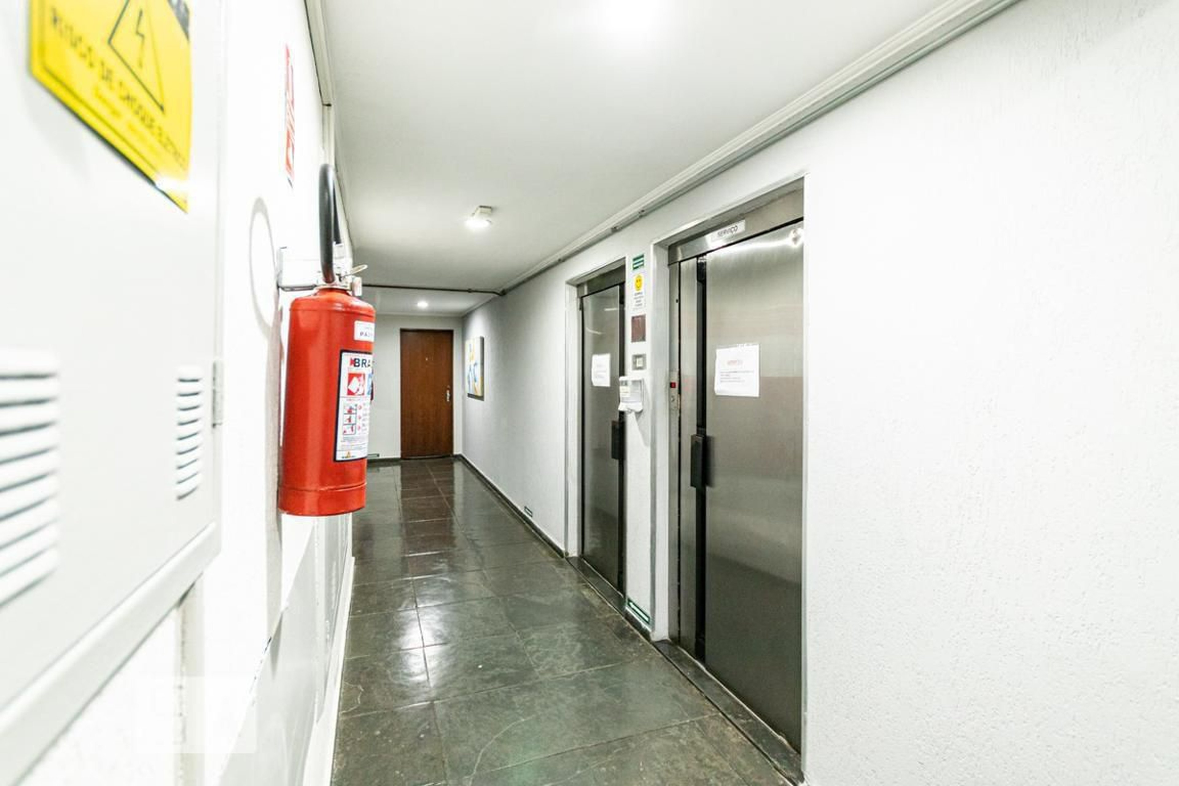 Elevador - Edifício Paineiras Conjunto B