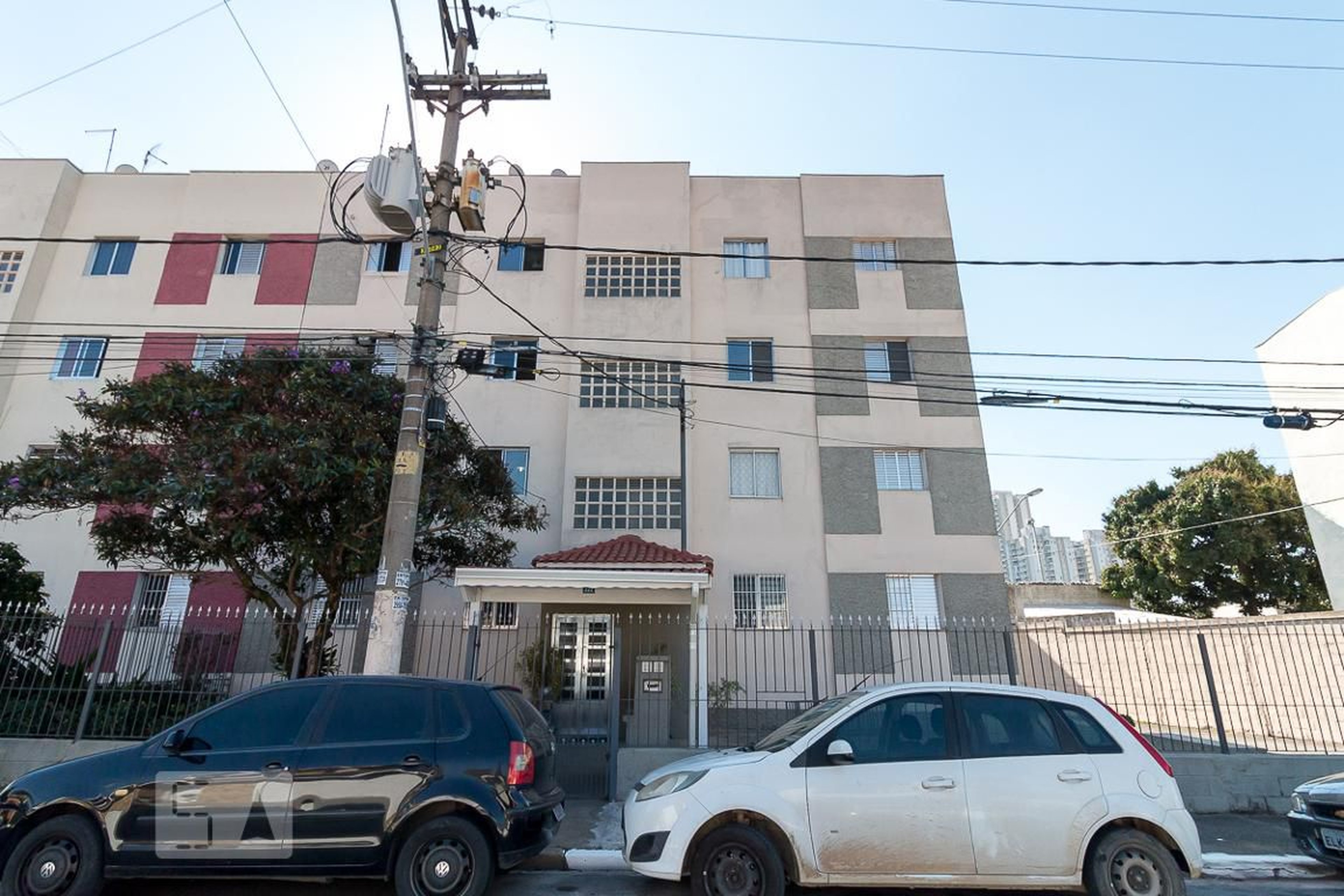 Fachada do prédio Condomínio em Rua Doutor Sebastião Ferraz, 222