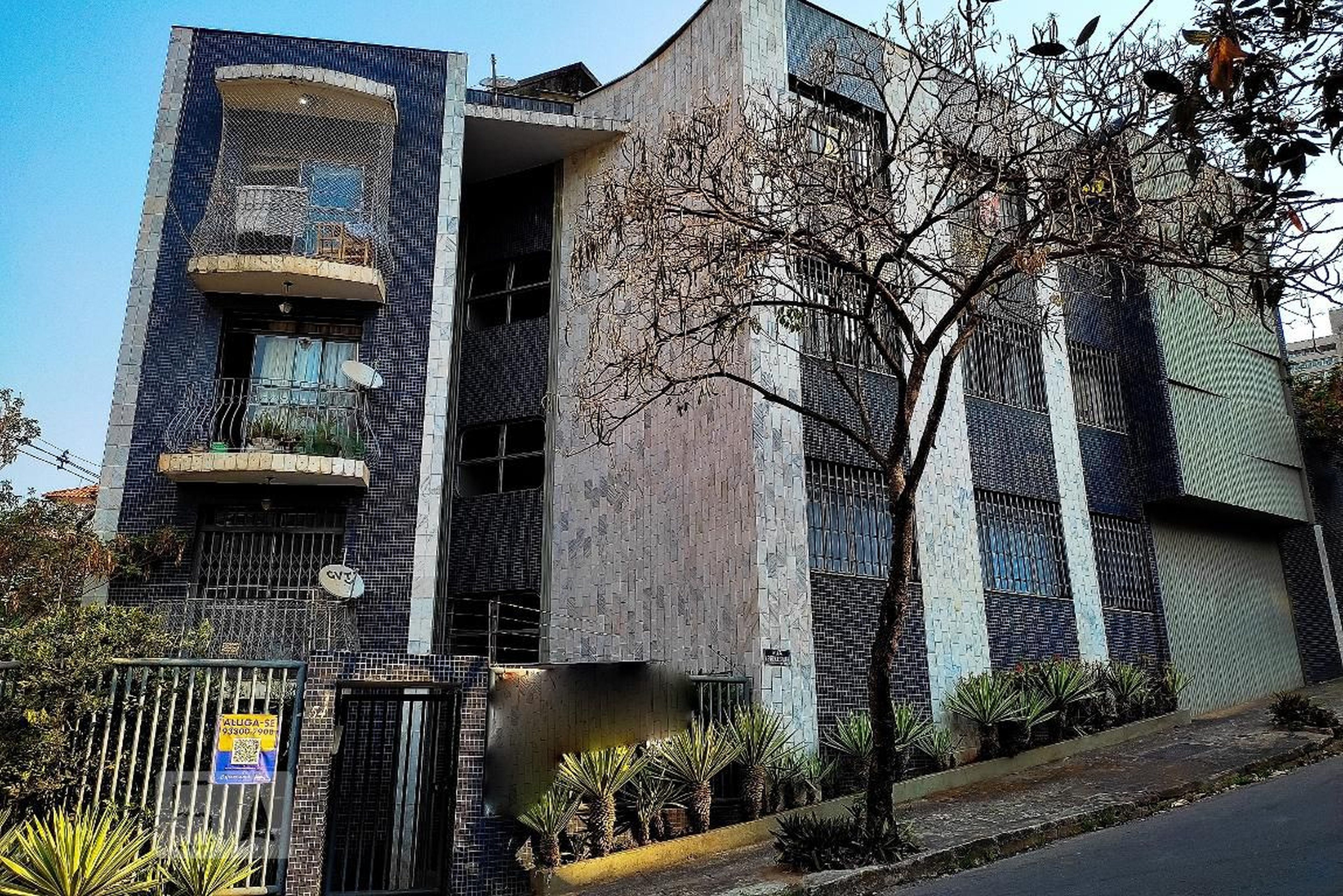 Fachada Condomínio em Rua Henrique Sales, 54