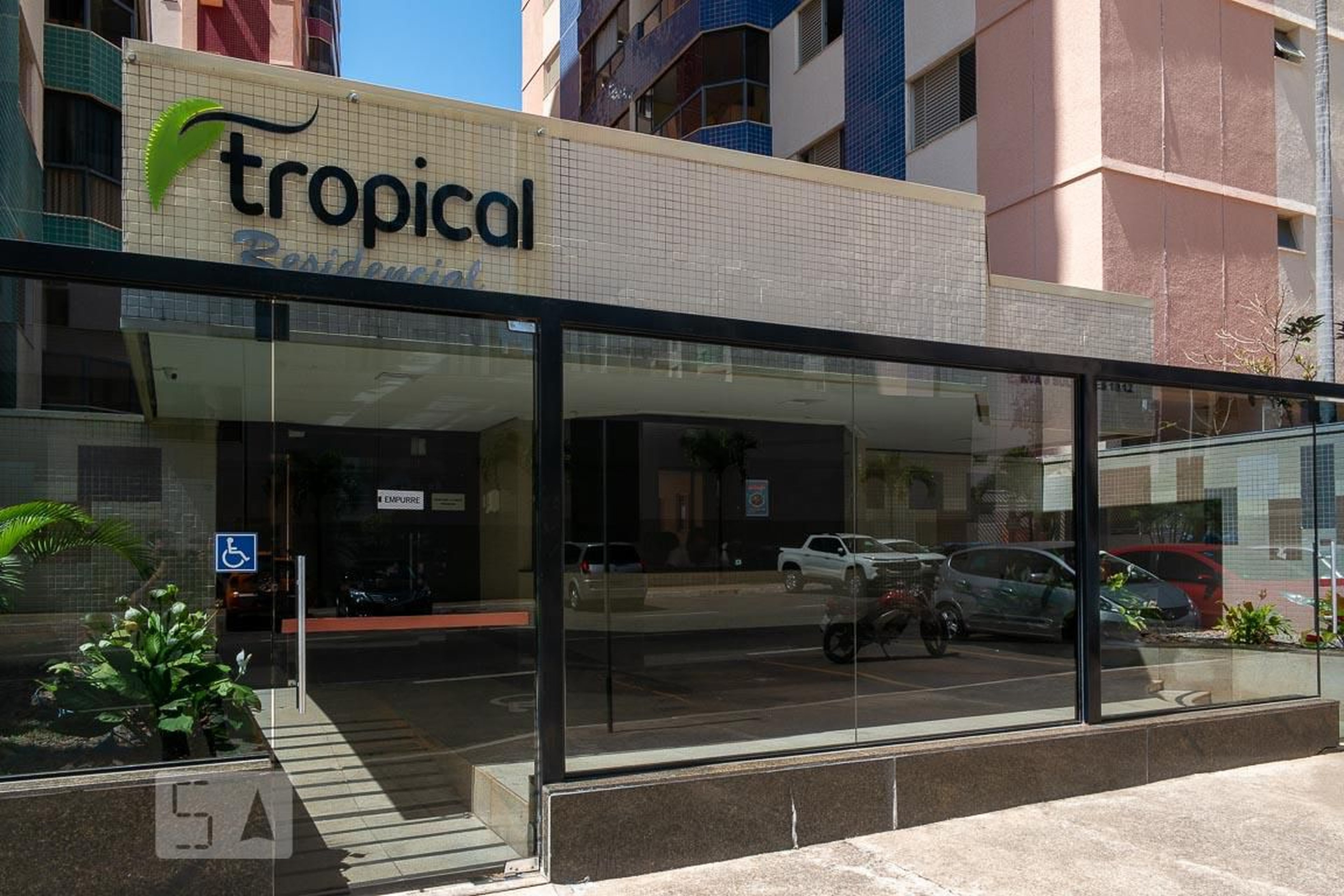 Fachada Condomínio Tropical Residencial