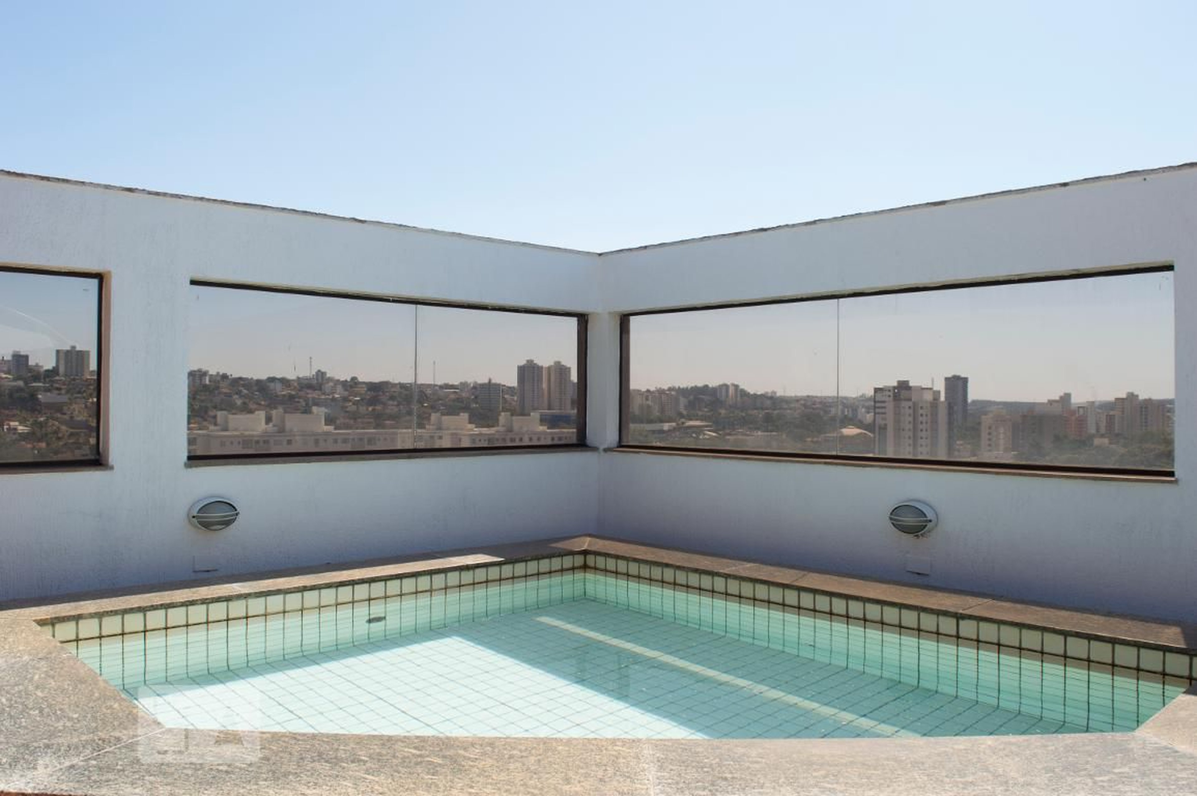 Piscina - Edifício Portal da Colina