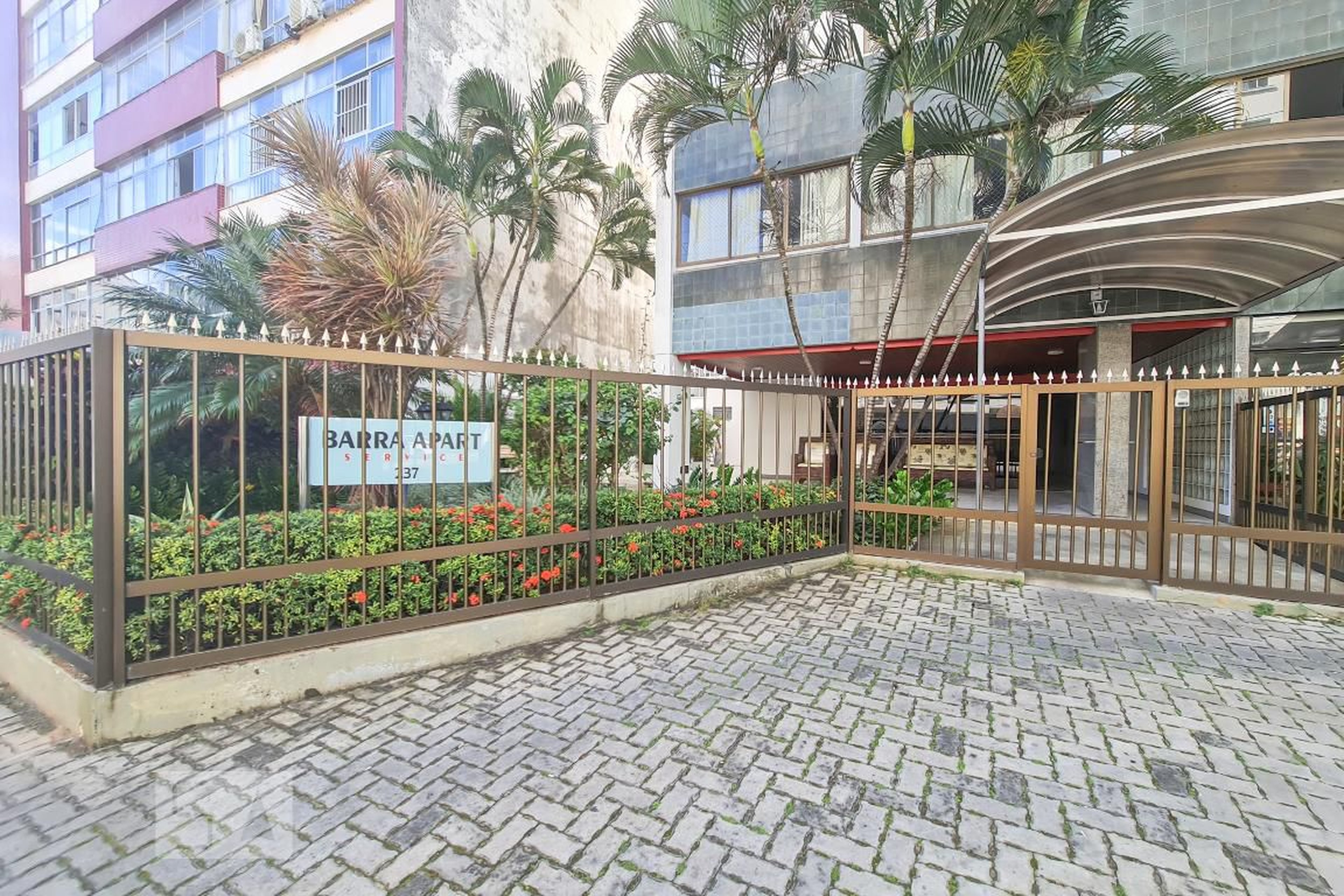 Fachada Condomínio Barra Apart Service