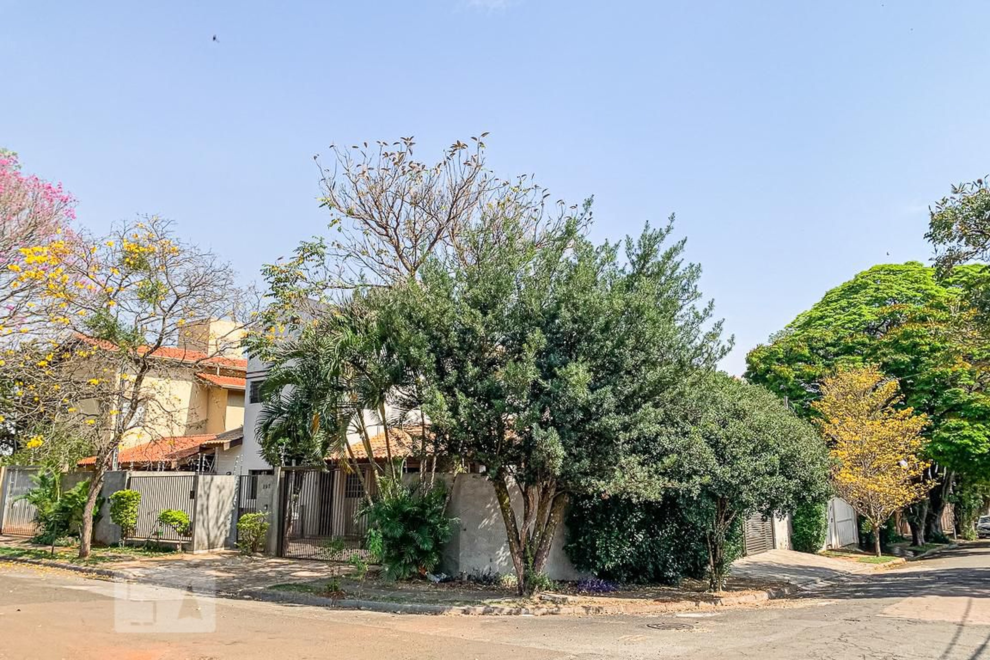 Fachada Condomínio em Rua Cecílio Feltrim, 293