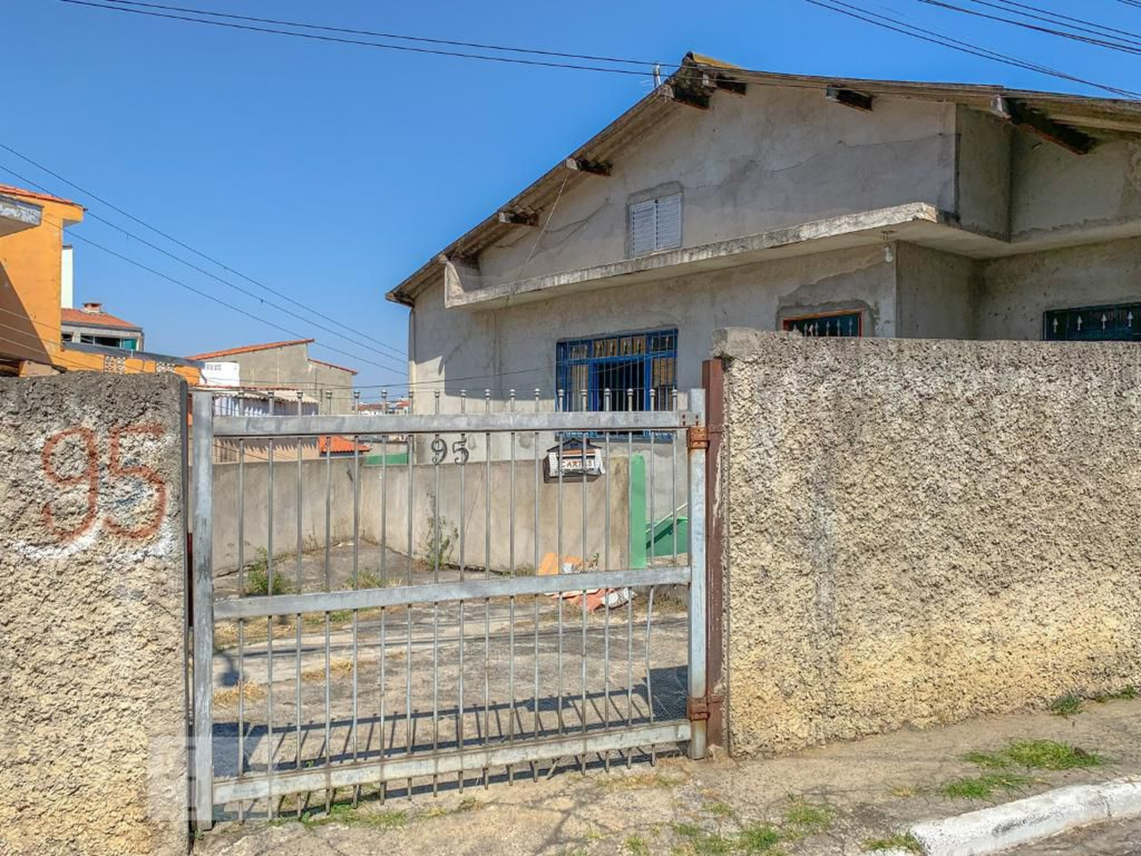 Fachada Condomínio em Rua Cristais Paulista, 95