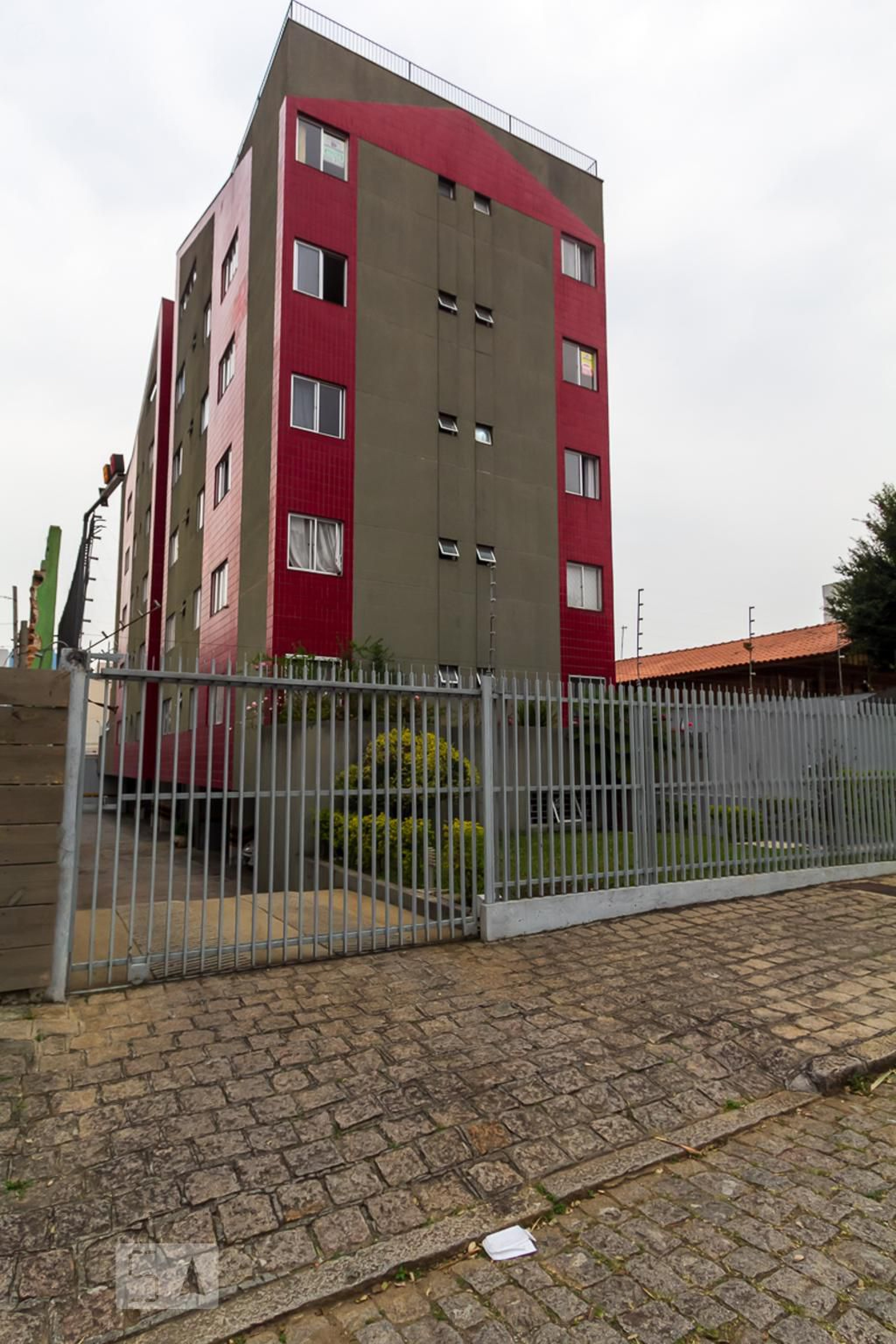 Fachada Condomínio em Rua Hildebrando de Araújo, 281