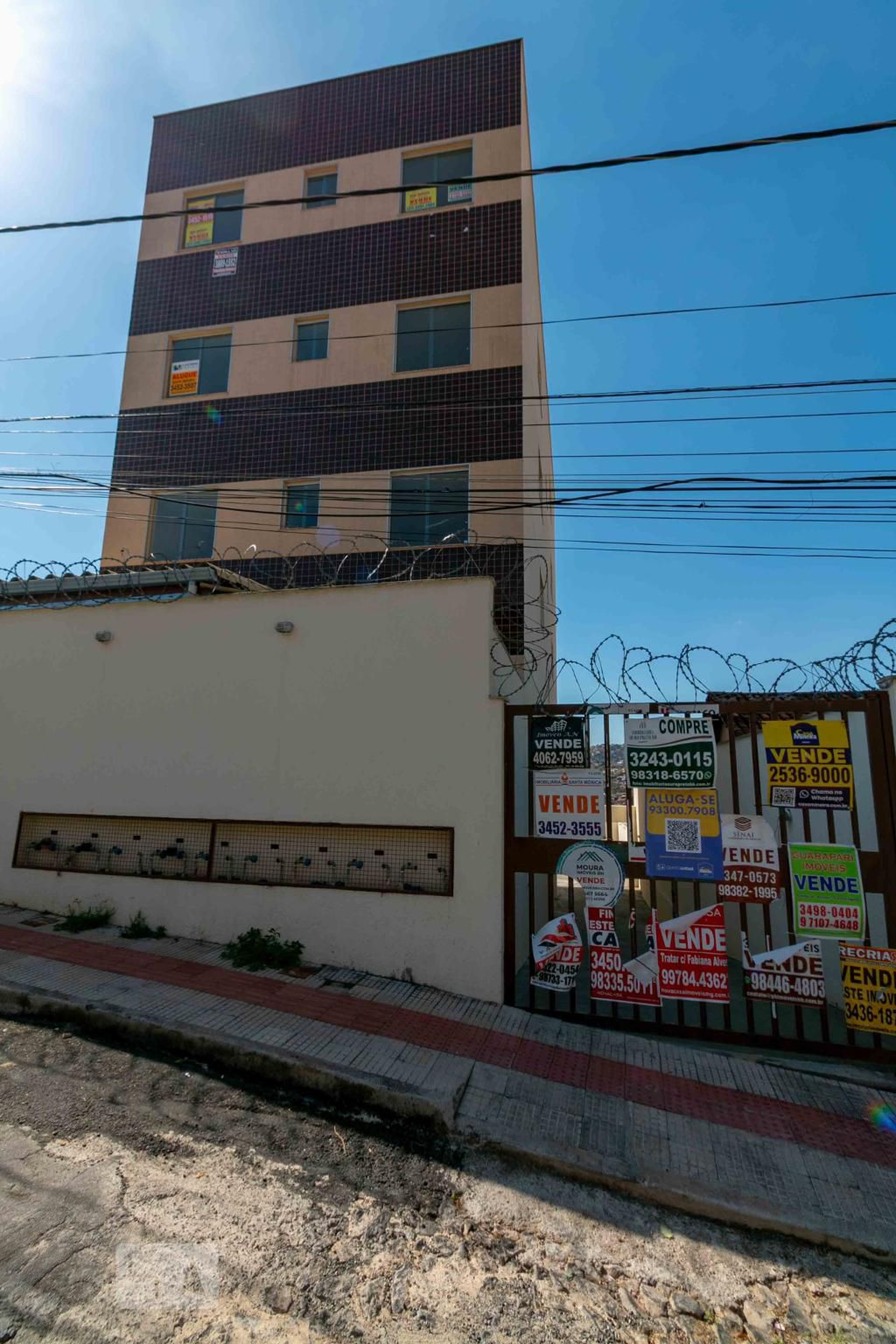 Fachada Condomínio em Rua Deputado Quintino Vargas, 127