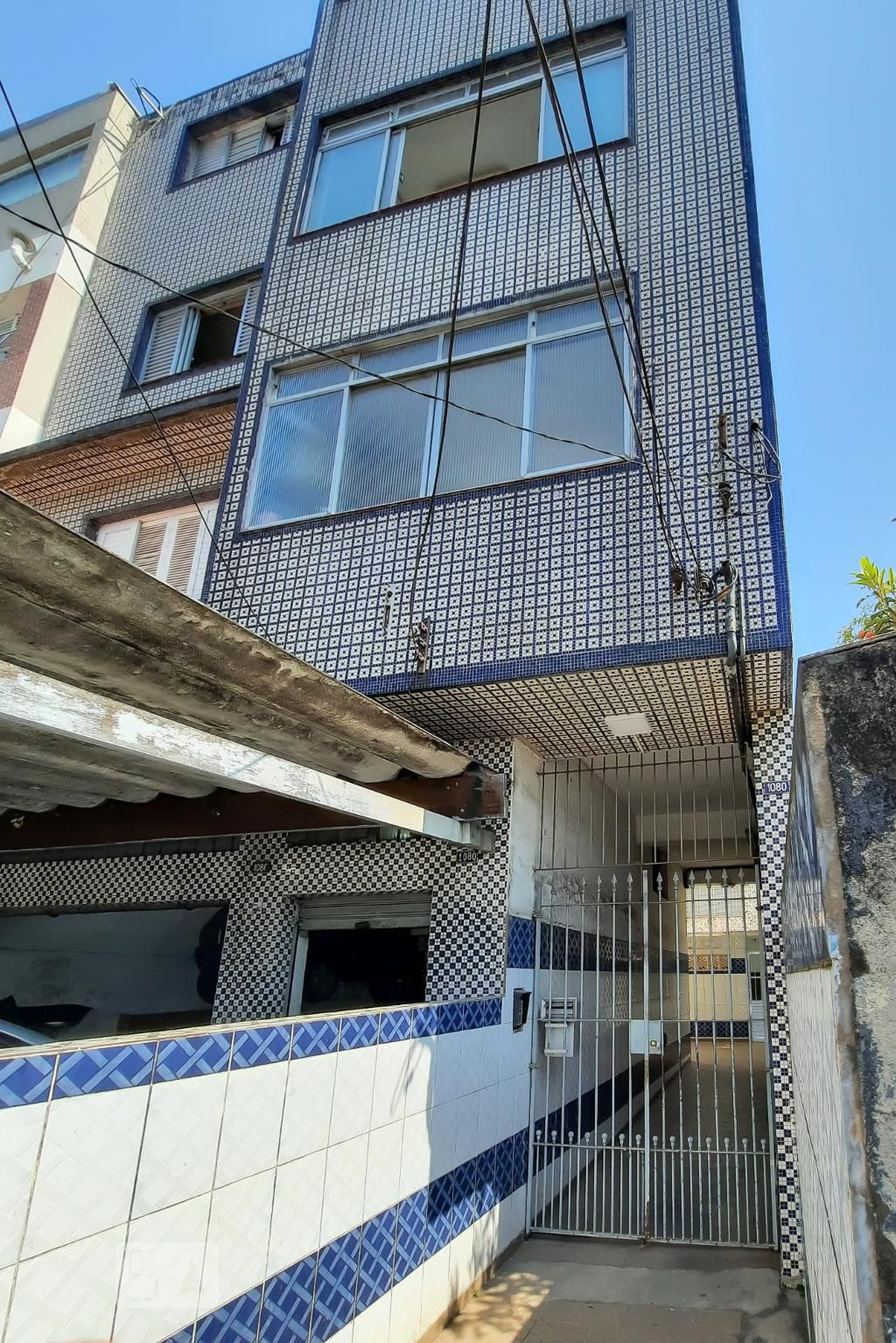 Fachada do Condomínio Condomínio em Rua M M D C, 1080