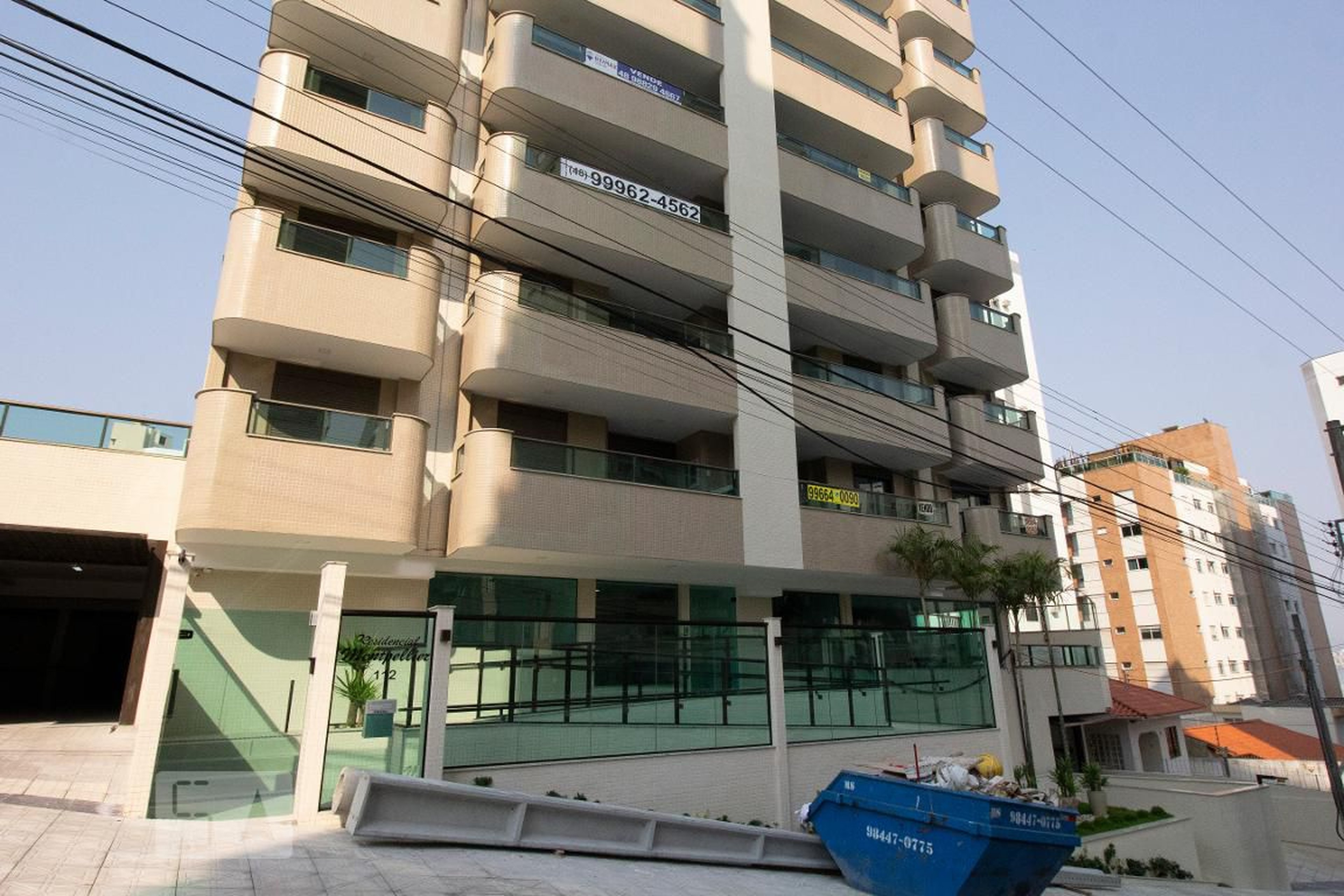 Fachada Condomínio em Rua João Carvalho, 74