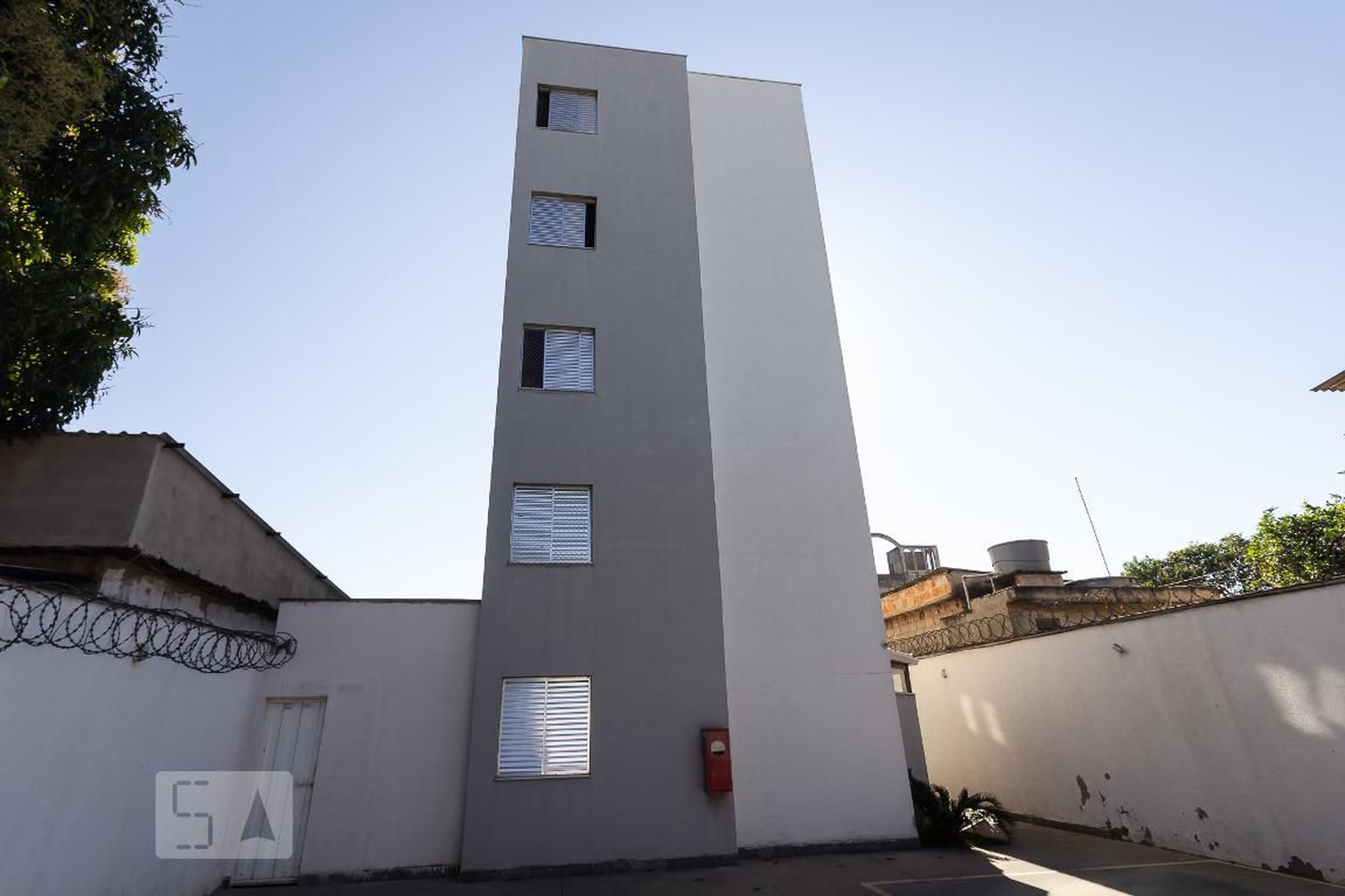 Fachada Condomínio em Rua Pedra da Mata, 80