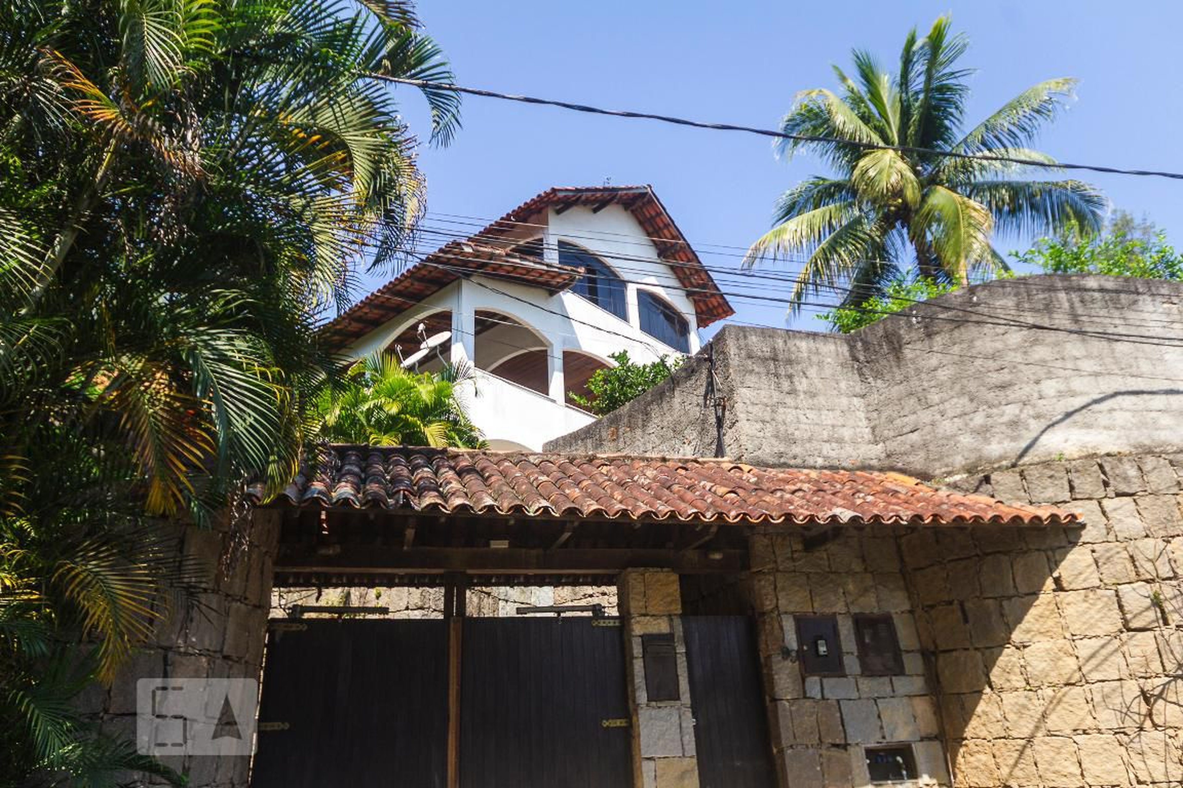 Fachada Condomínio em Rua Rafael de Carvalho, 99
