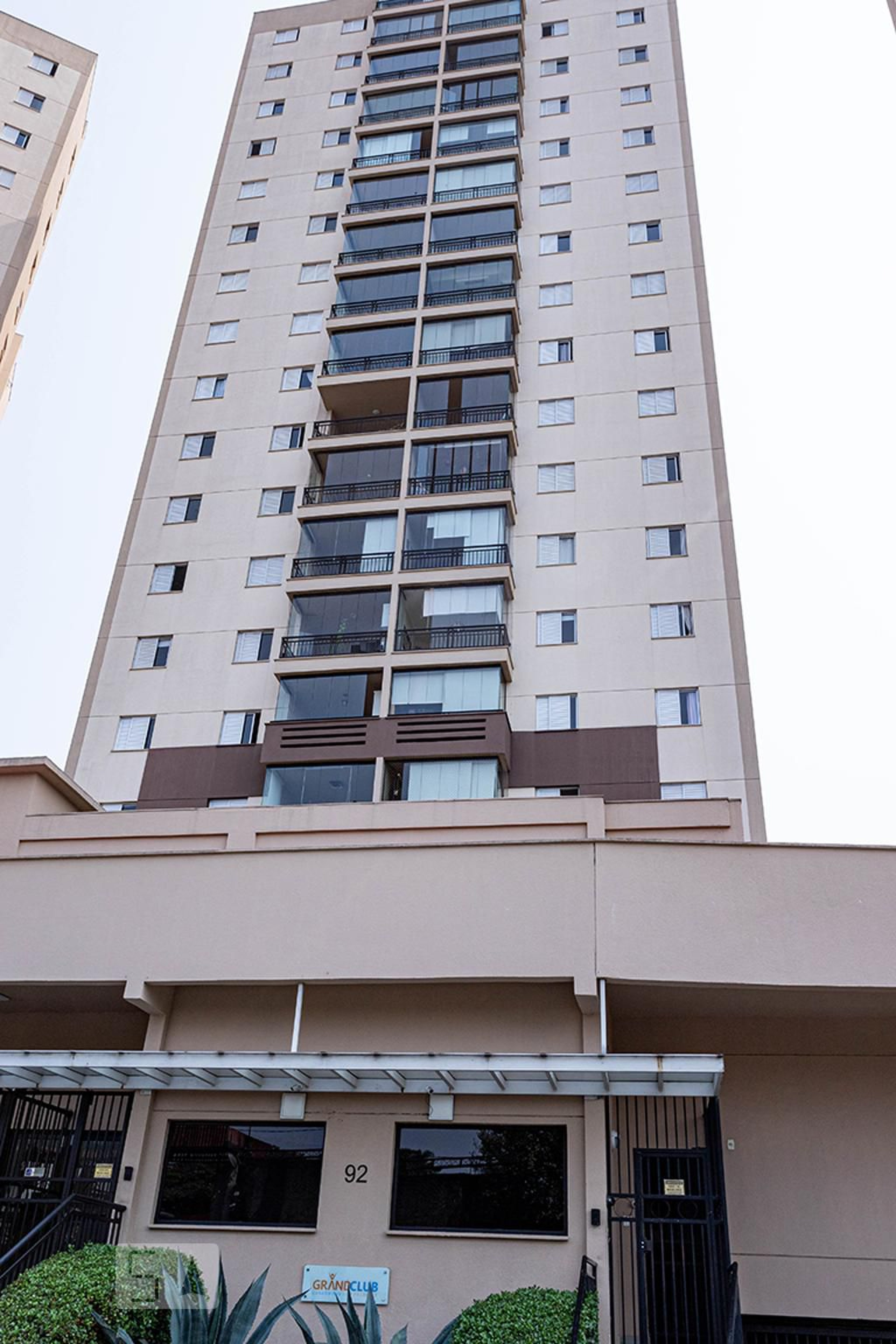 Fachada Condomínio em Rua Orlando Calisto, 2063