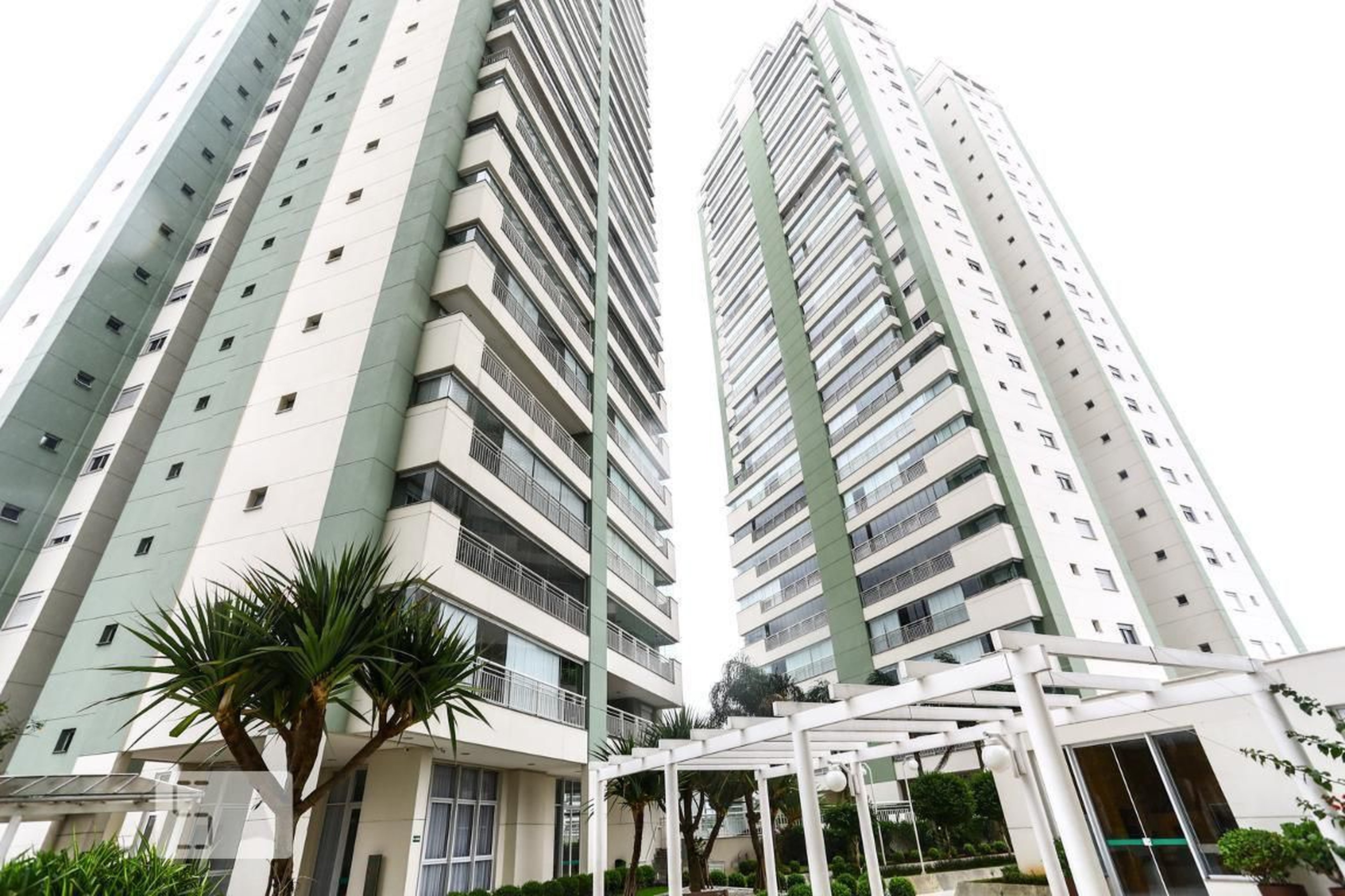 Fachada do Condomínio Condomínio Via Jardins do Bosque