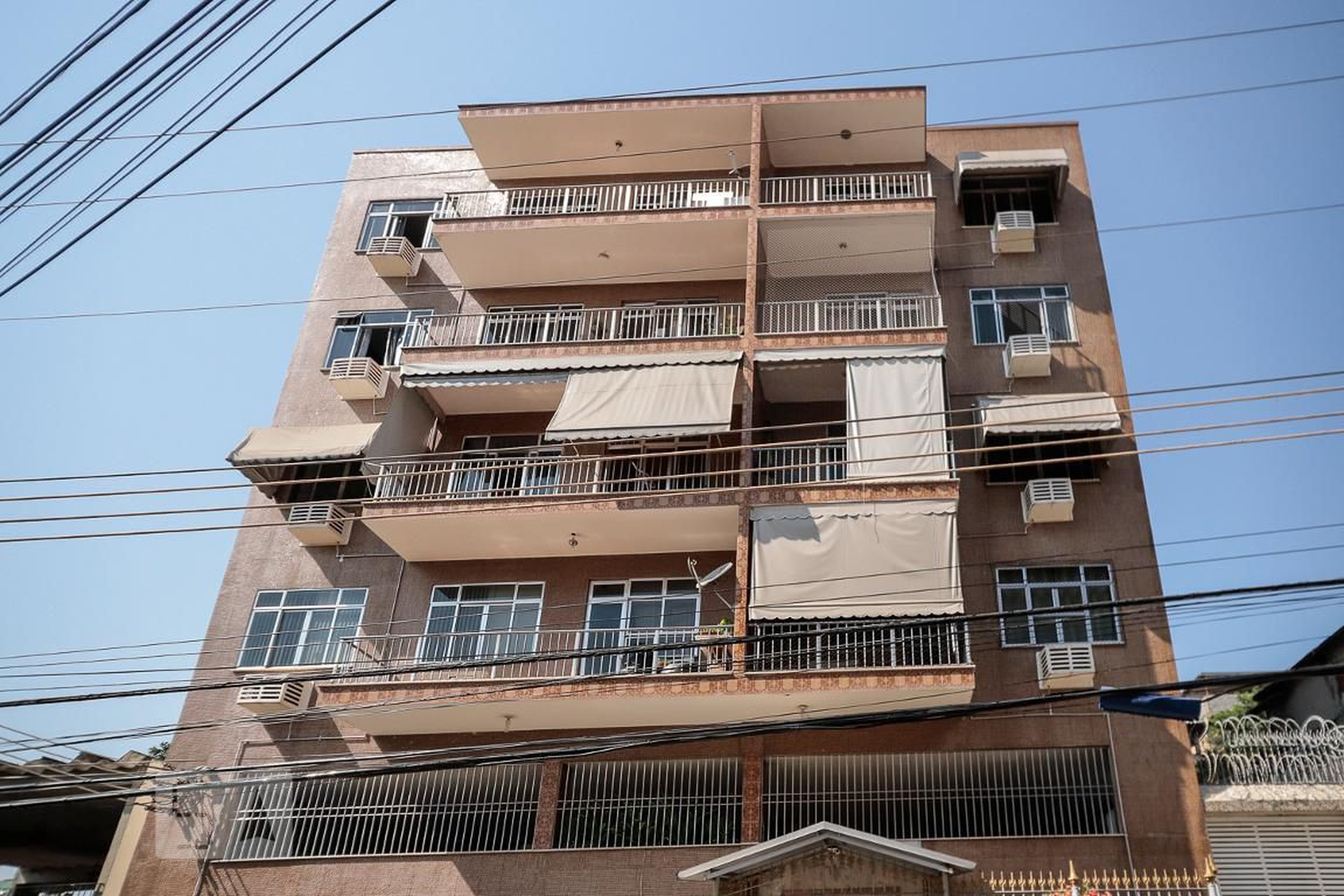 Fachada Condomínio em Rua Macedo Braga, 165