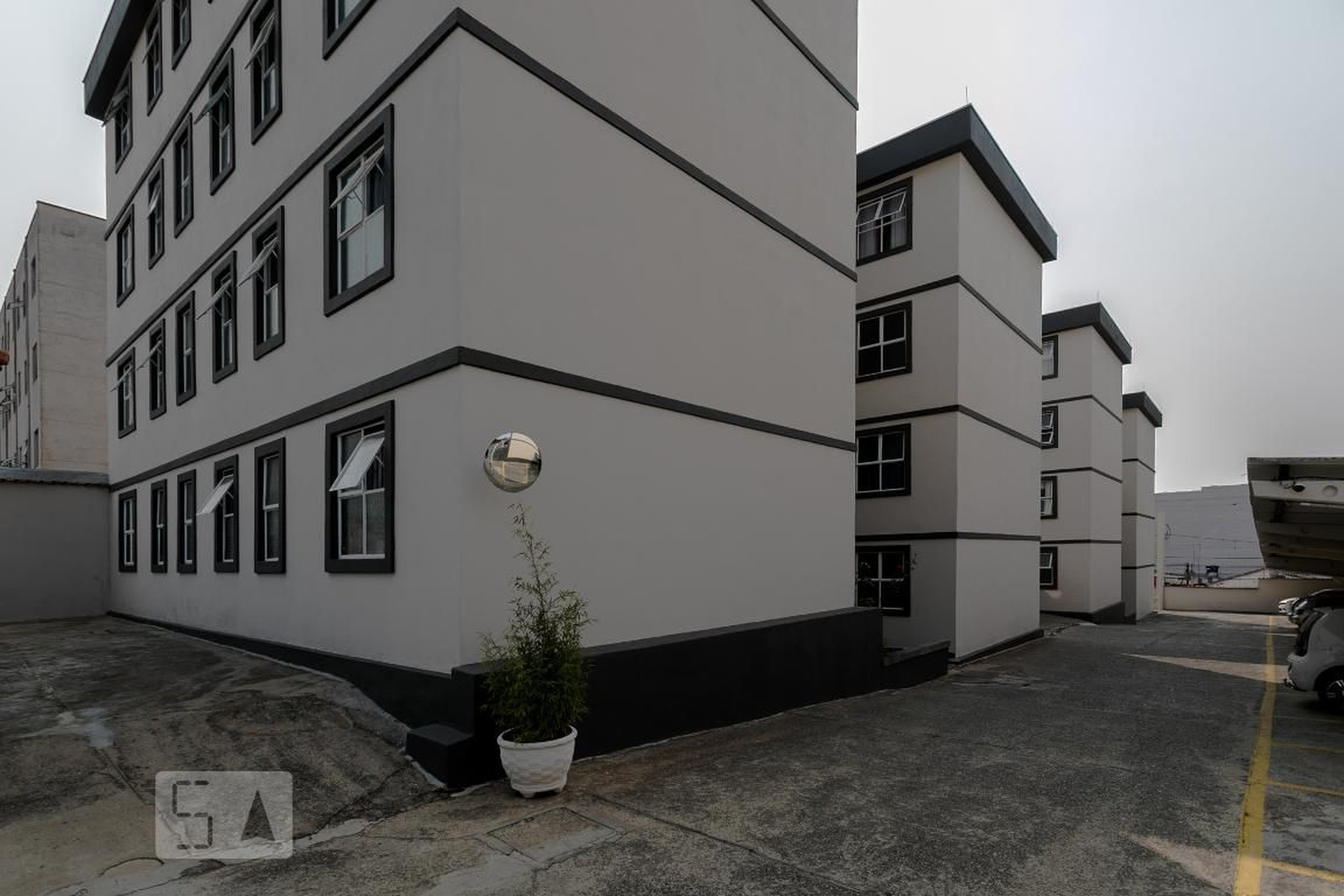 Fachada Condomínio em Rua Antônio Cordeiro, 90