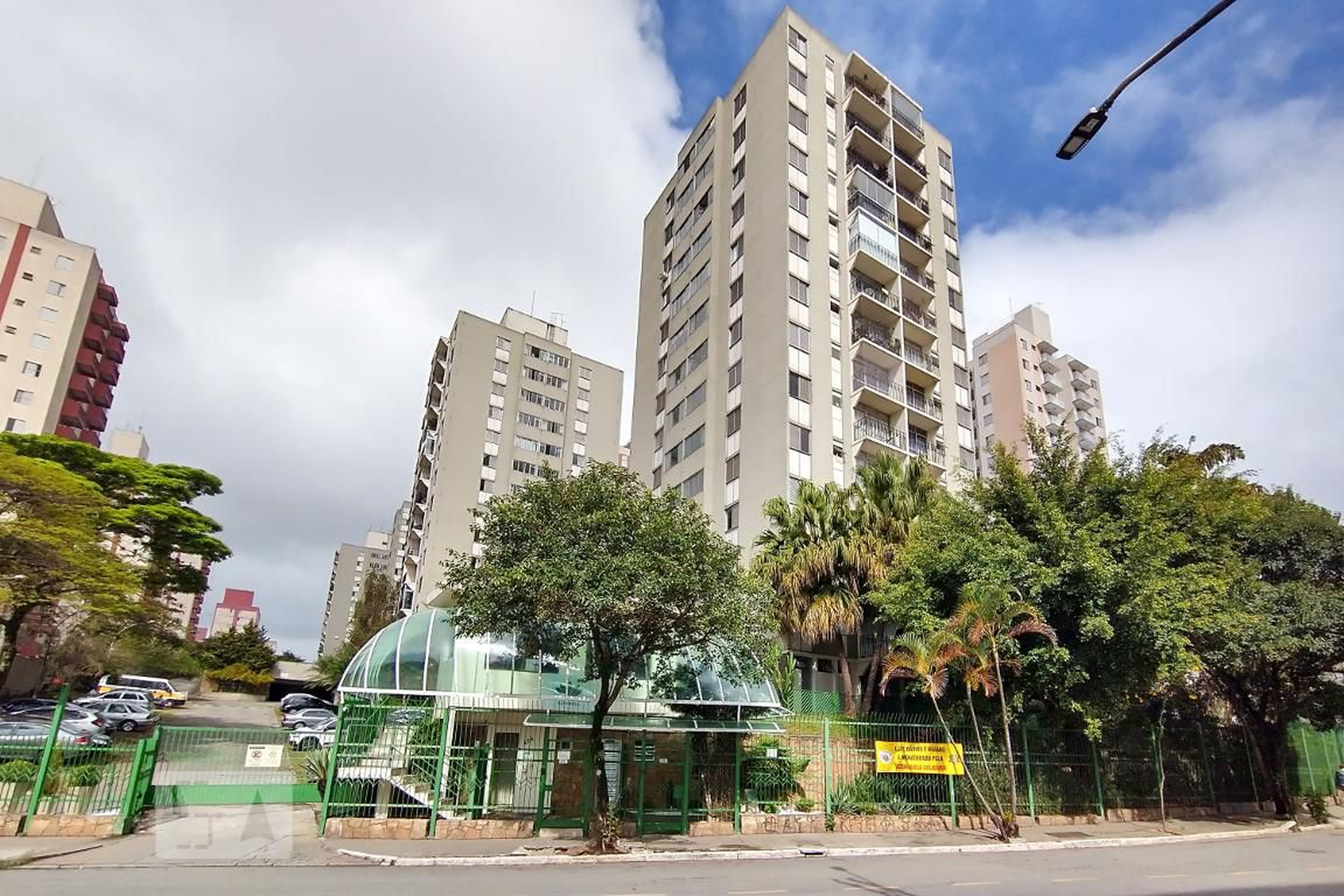 Fachada do condomínio Condomínio Portal da Natureza