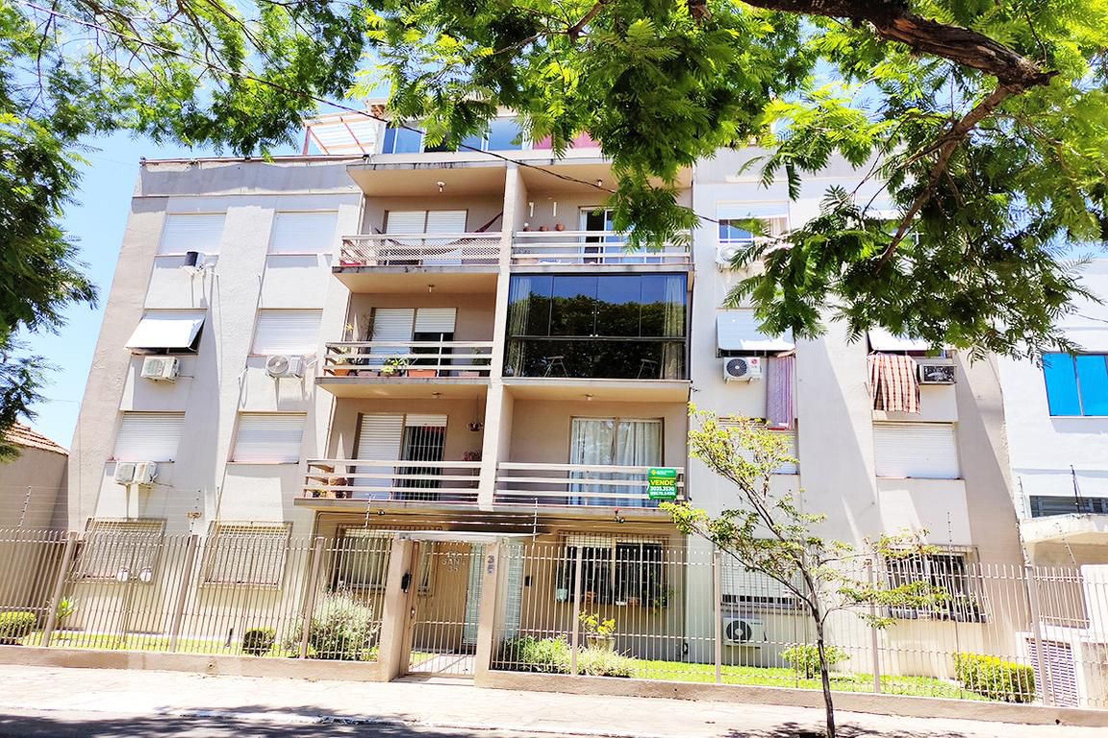 Fachada do Condomínio Condomínio em Rua Cristóvão Colombo, 35